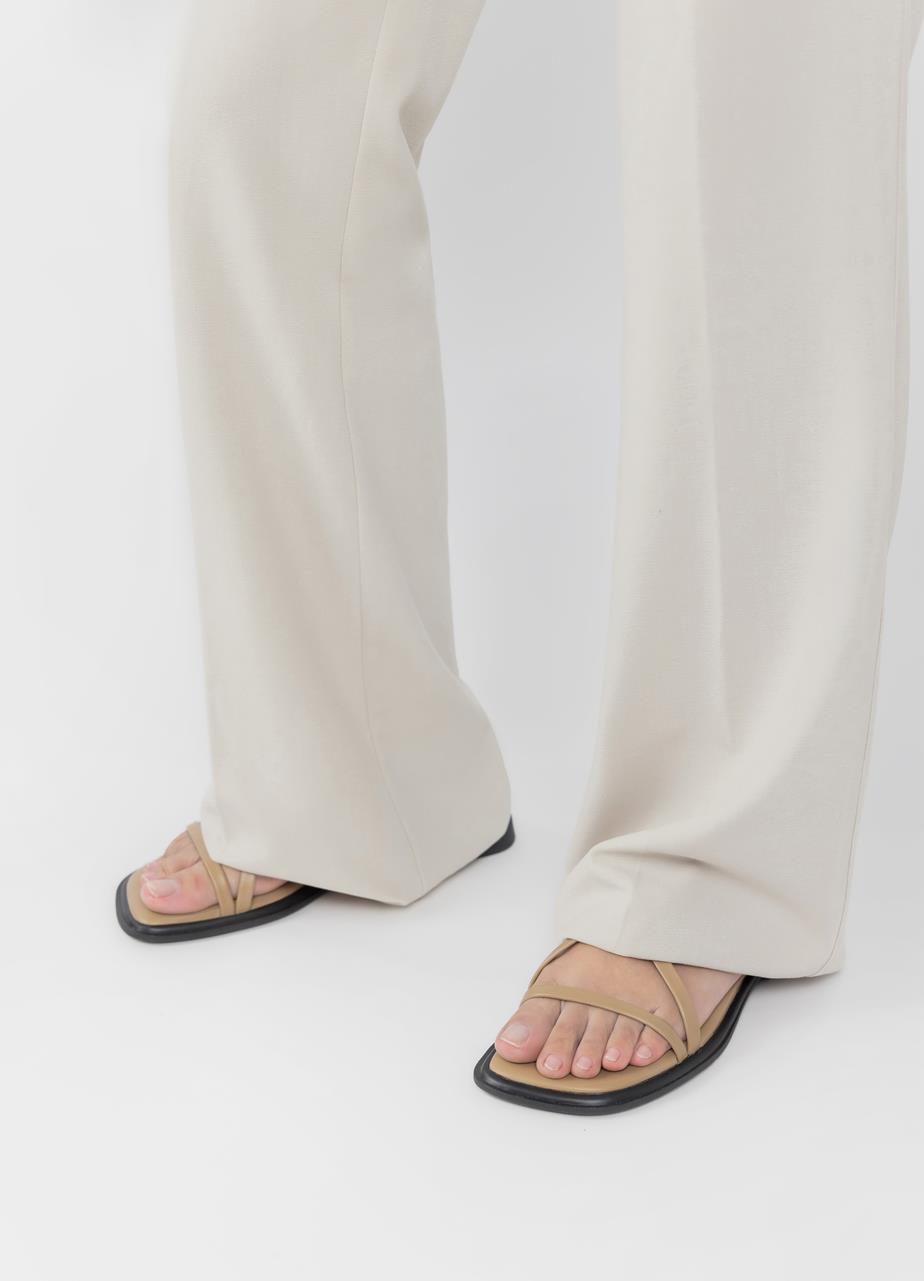 Light Gray סנדלים עם רצועות מוצלבות לנשים Izzy VAGABOND