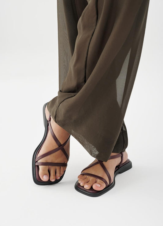 סנדלי רצועות לנשים Izzy