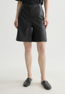 Lavender מכנסיים קצרים דמוי עור לנשים Faux Leather SCOTCH & SODA