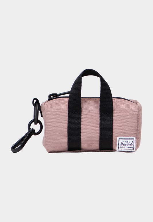 Lavender HERSCHEL NOVEL DUFFLE BAG CHARM מחזיק מפתחות HERSCHEL