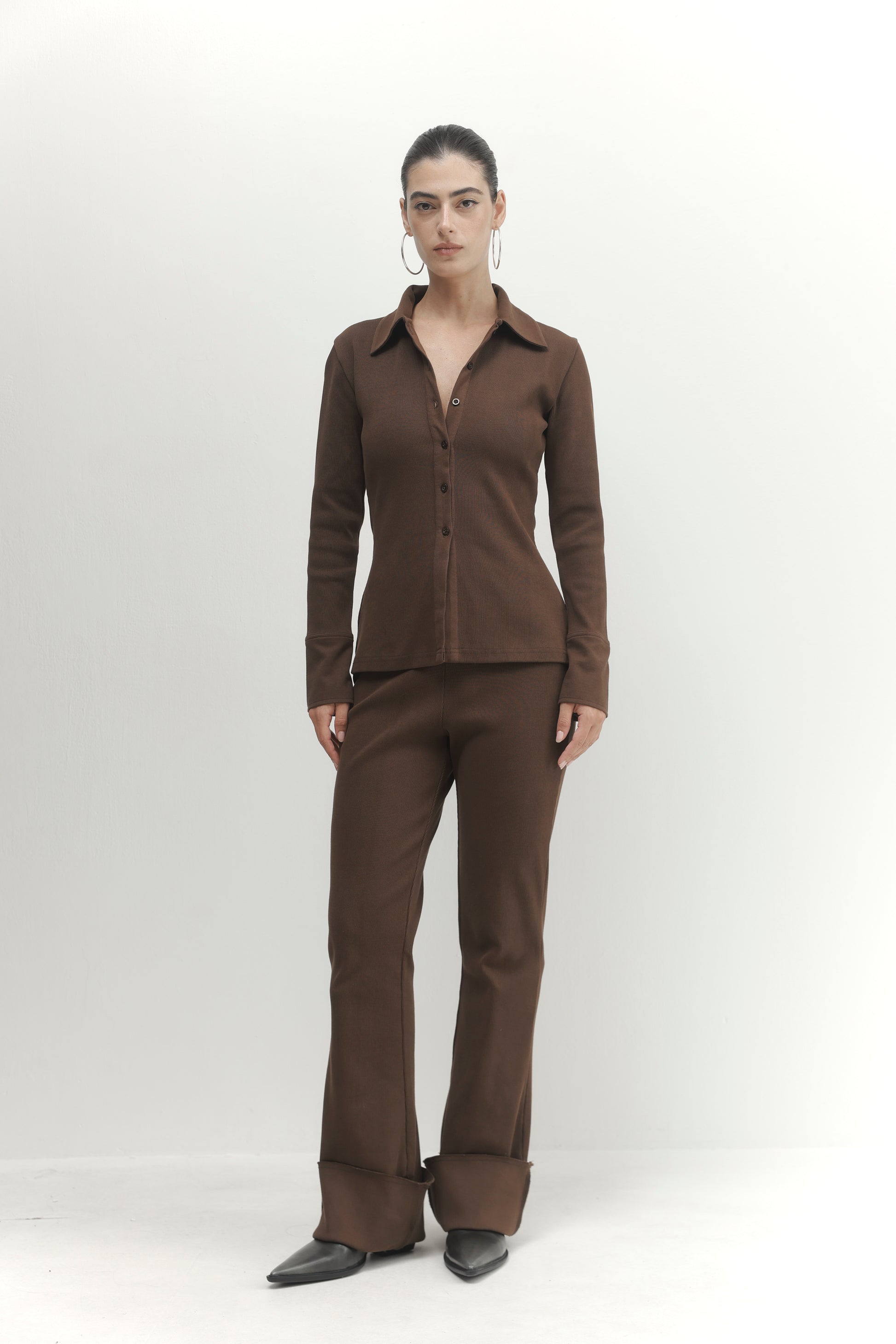 Beige חולצה מכופתרת ארוכה עם צווארון Pleated PAPER