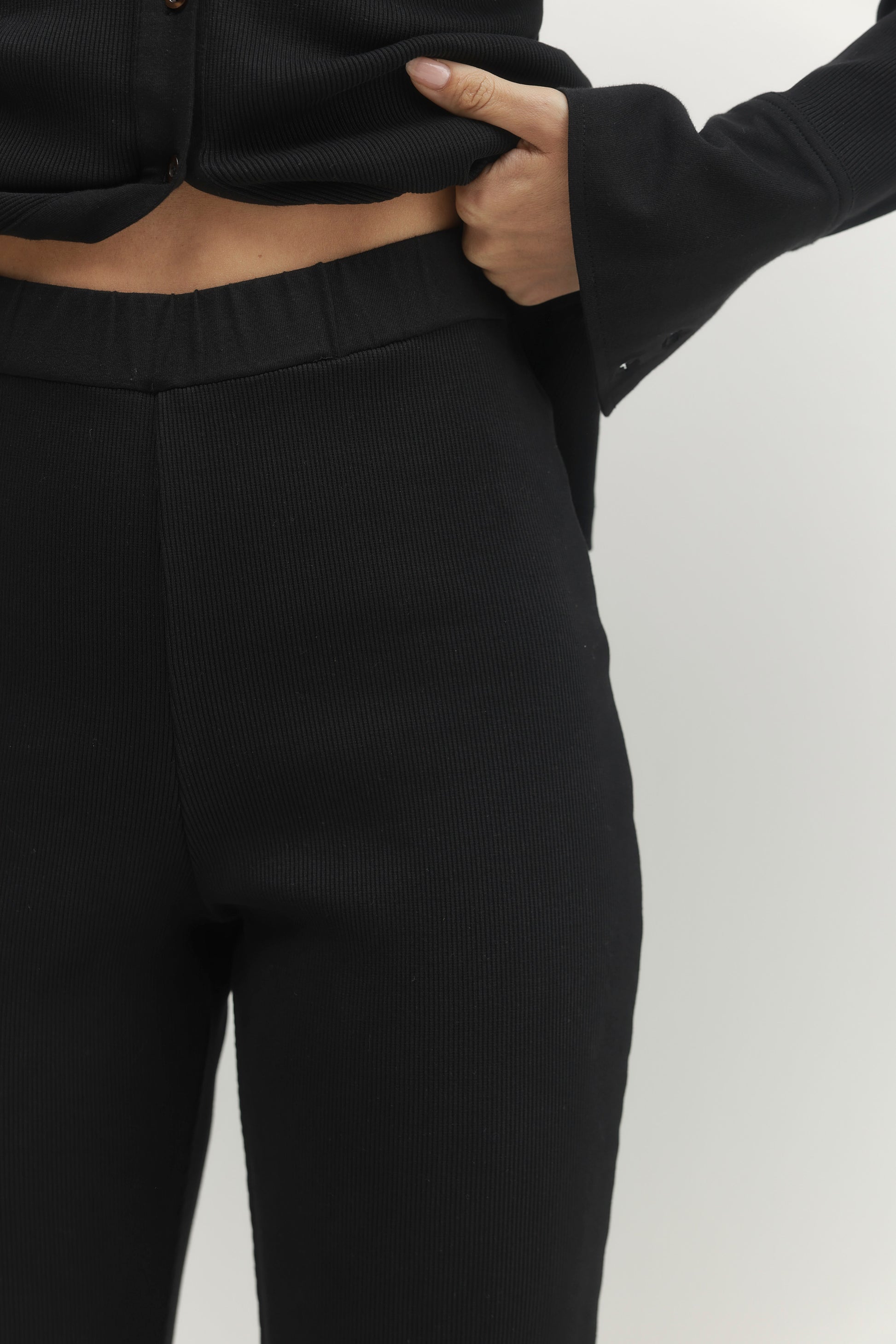 Black מכנסיים ארוכים לנשים Pleated PAPER