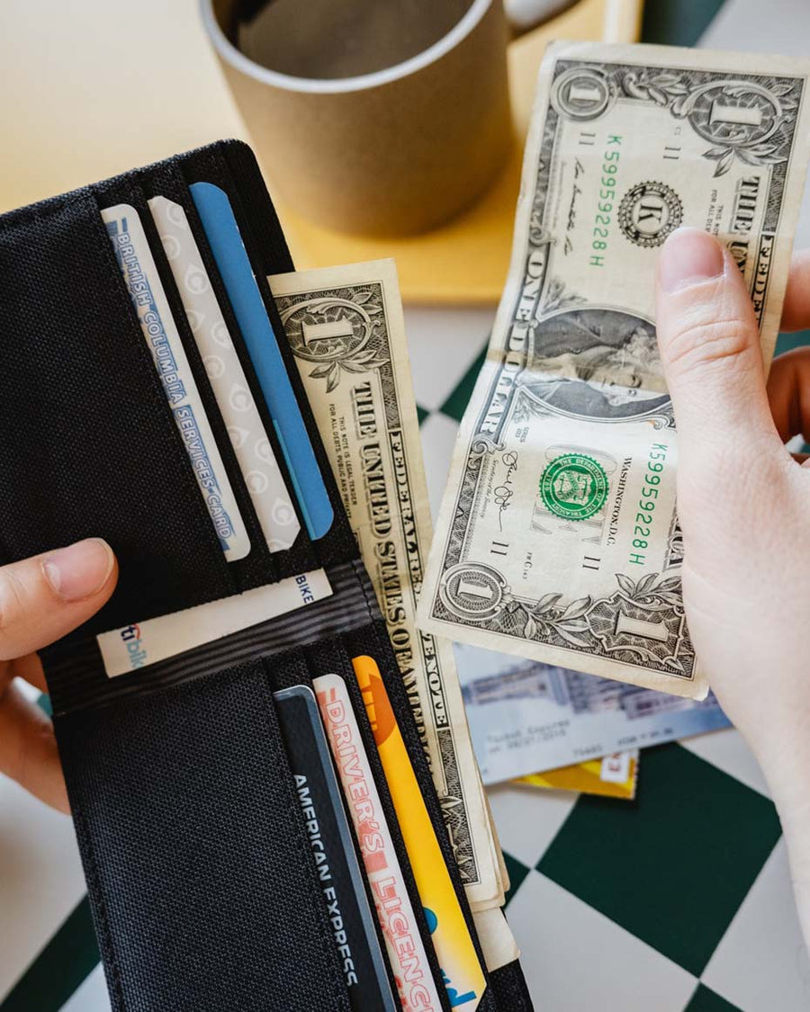 Black ROY WALLET ארנק HERSCHEL