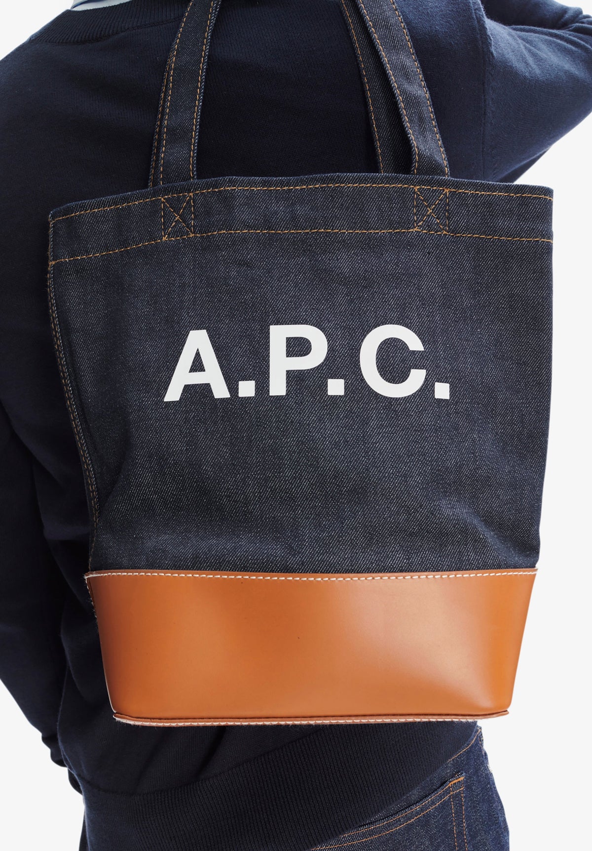 Black תיק נשיאה קטן Axel Small A.P.C