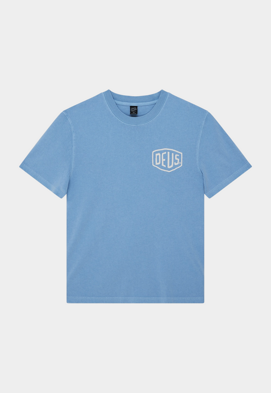 Lavender טי שירט קצרה לגברים Shield Garment Dyed Tee Bonnie Blue DEUS EX MACHINA