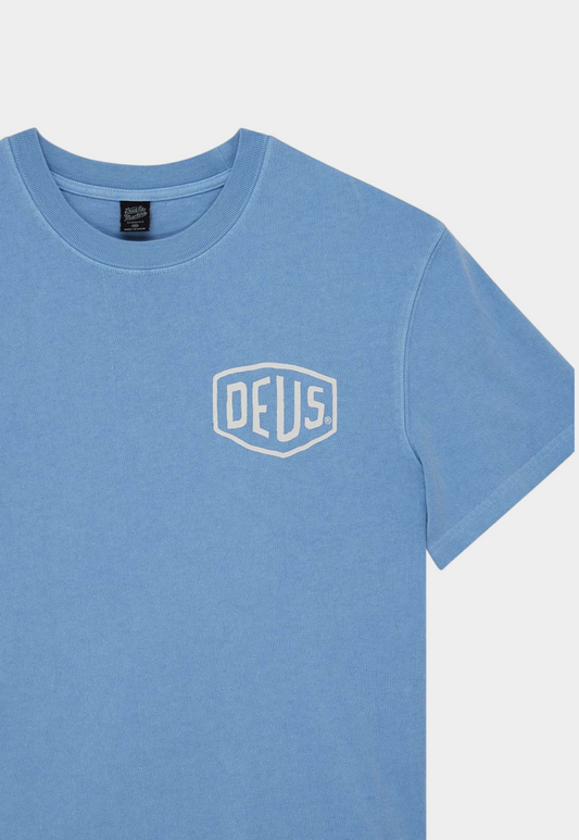 Cornflower Blue טי שירט קצרה לגברים Shield Garment Dyed Tee Bonnie Blue DEUS EX MACHINA