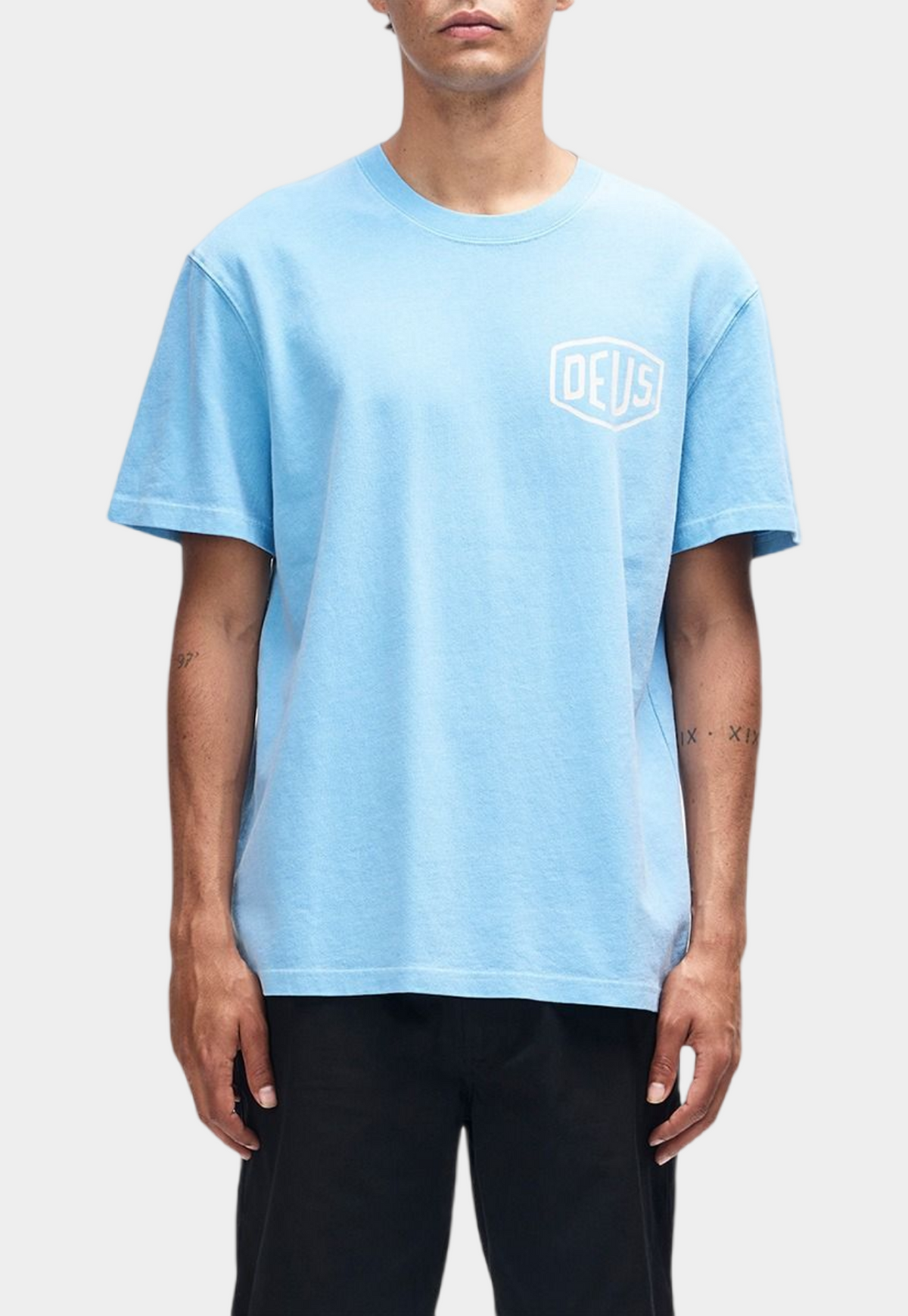 Lavender טי שירט קצרה לגברים Shield Garment Dyed Tee Bonnie Blue DEUS EX MACHINA
