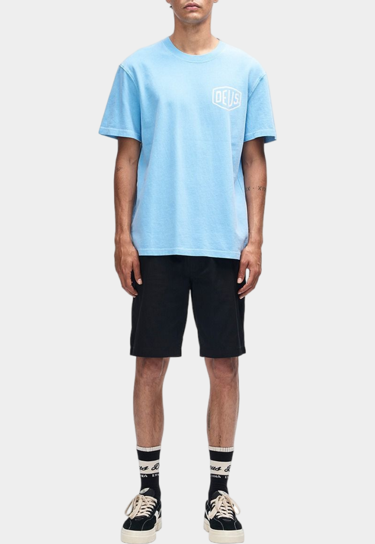 Lavender טי שירט קצרה לגברים Shield Garment Dyed Tee Bonnie Blue DEUS EX MACHINA