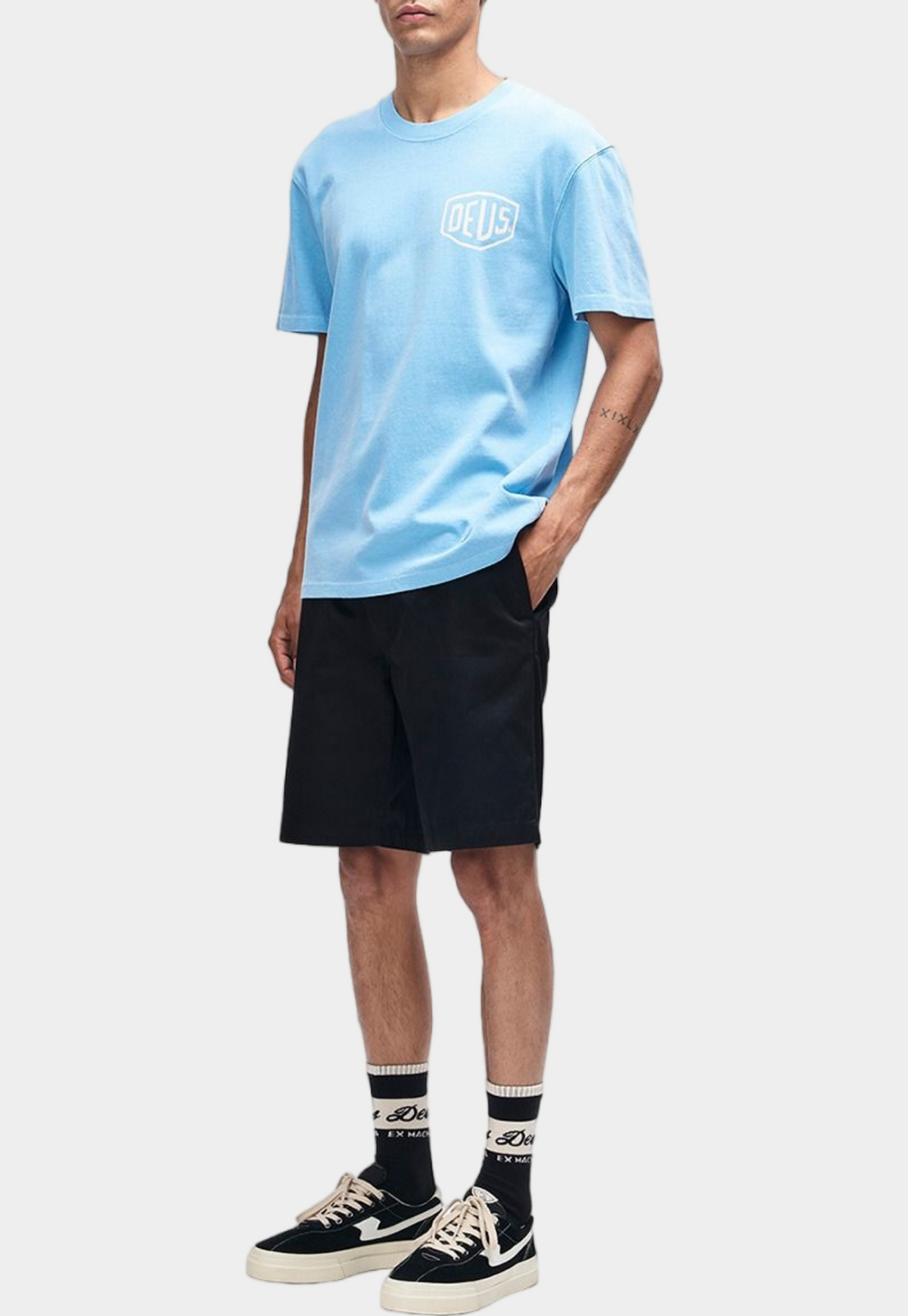 Lavender טי שירט קצרה לגברים Shield Garment Dyed Tee Bonnie Blue DEUS EX MACHINA