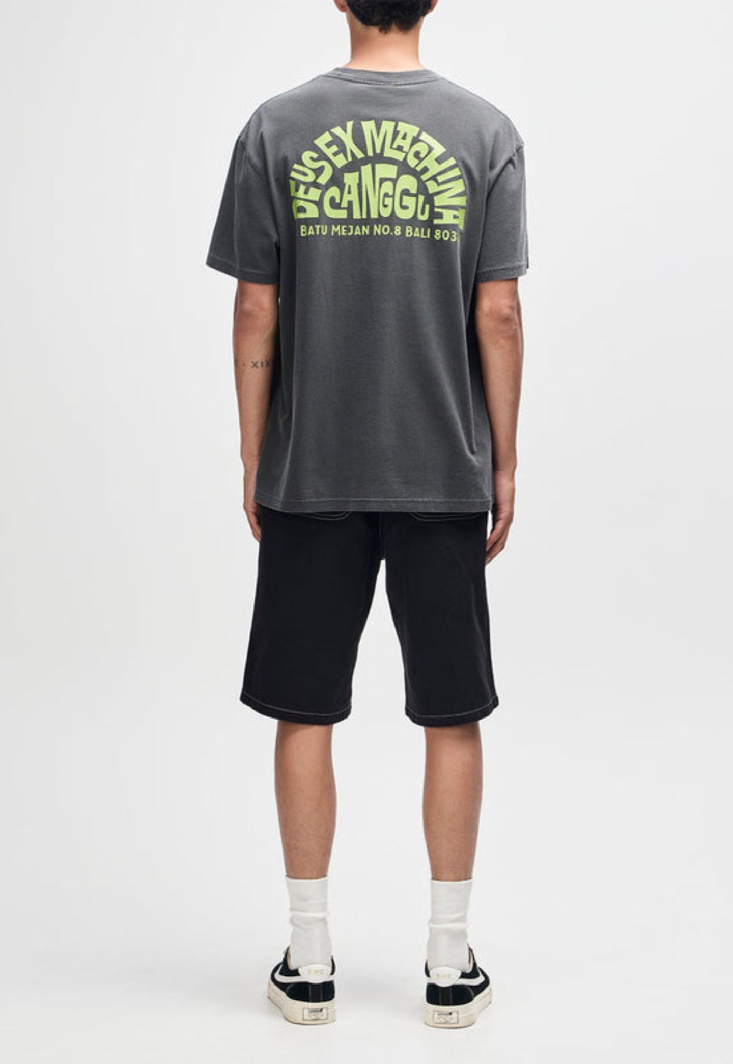 Lavender חולצת טי שירט קצרה לגברים Canggu Address Tee Anthracite DEUS EX MACHINA