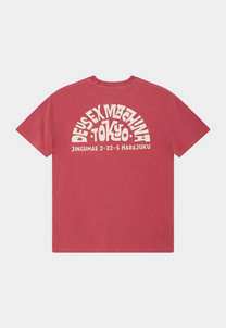 Maroon חולצת טי שירט קצרה לגברים Tokyo Address Tee Melon Red DEUS EX MACHINA