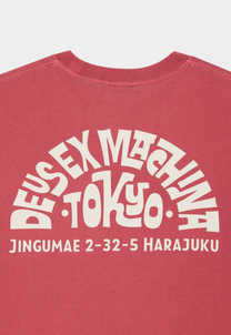 Maroon חולצת טי שירט קצרה לגברים Tokyo Address Tee Melon Red DEUS EX MACHINA