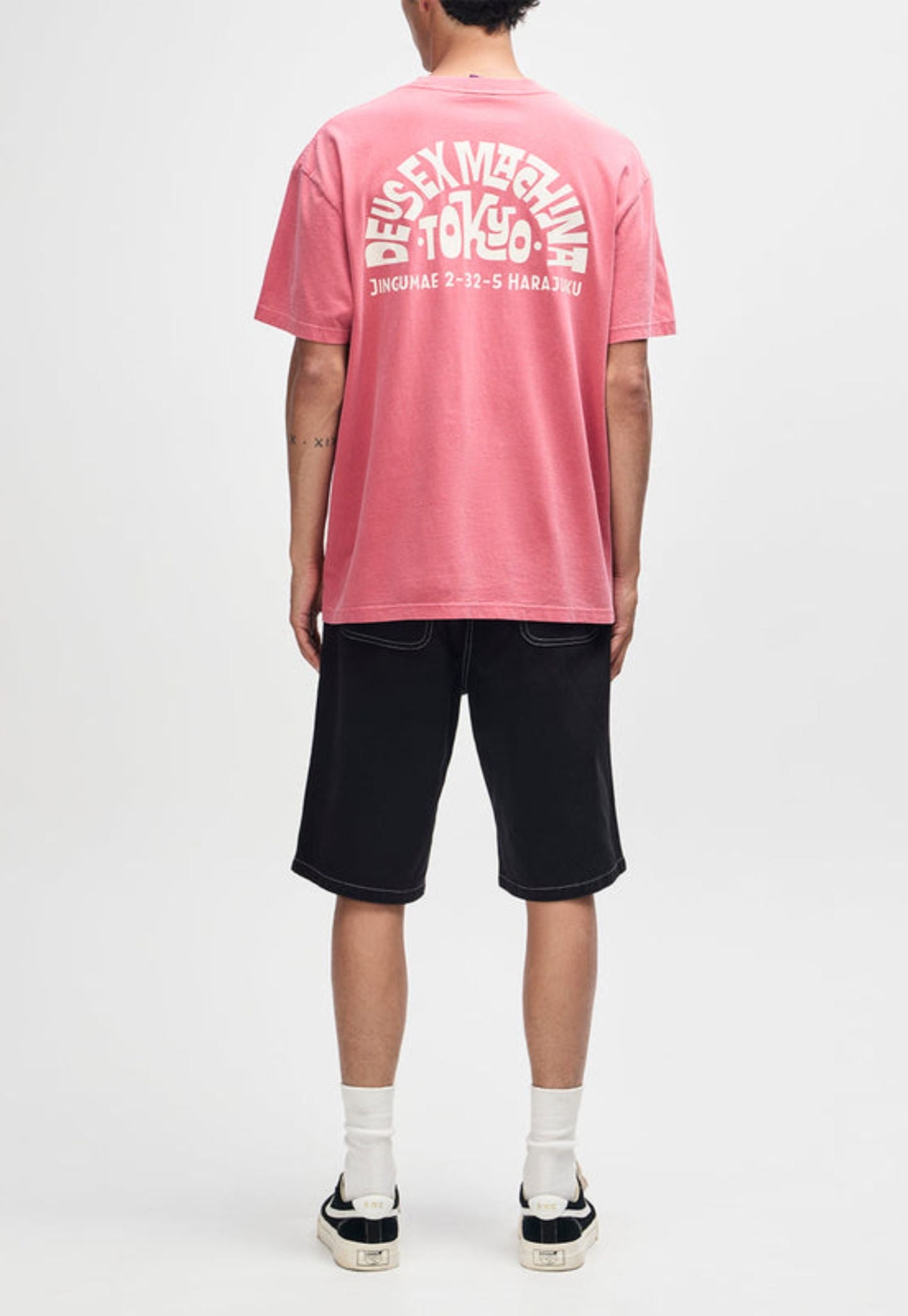 Lavender חולצת טי שירט קצרה לגברים Tokyo Address Tee Melon Red DEUS EX MACHINA