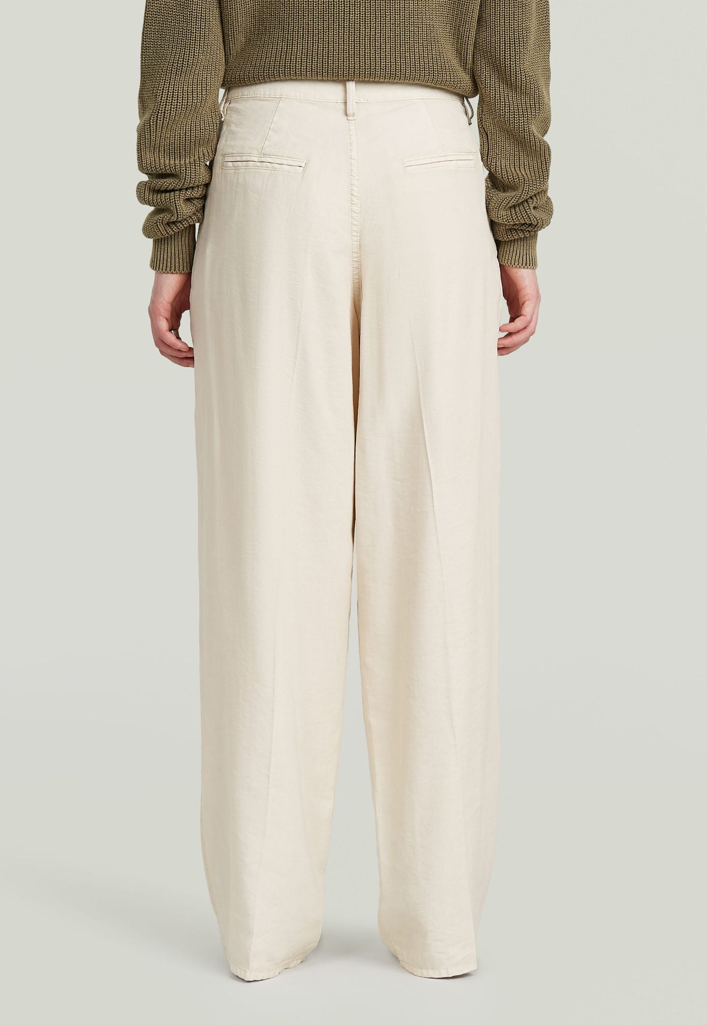 Light Gray מכנסיים ארוכים לנשים Pleated Chino G STAR