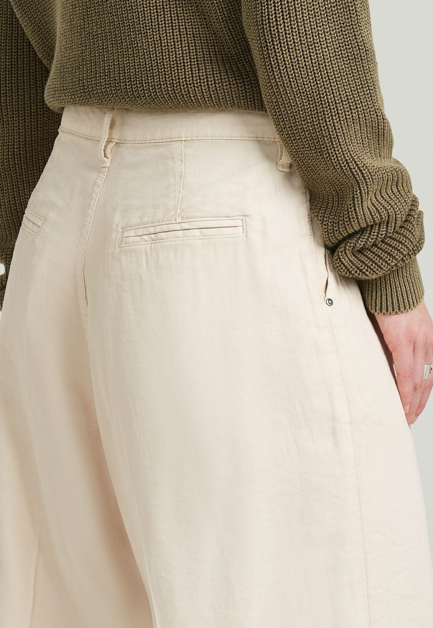 Antique White מכנסיים ארוכים לנשים Pleated Chino G STAR