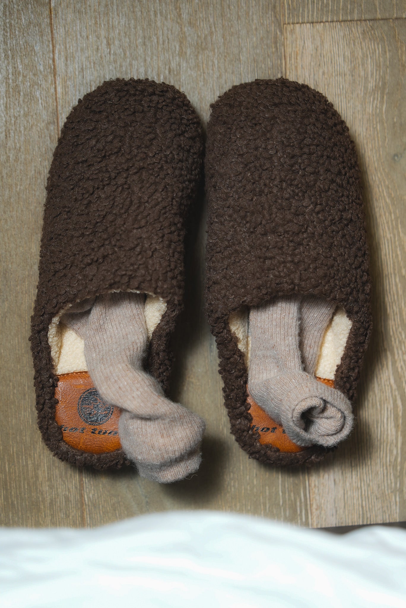 Dim Gray נעלי בית לנשים Lamb brown HOT TUNA