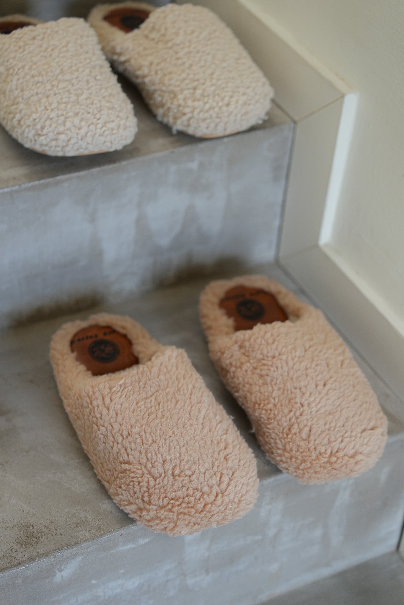 Light Slate Gray לנשים נעלי בית Fluffy beige HOT TUNA