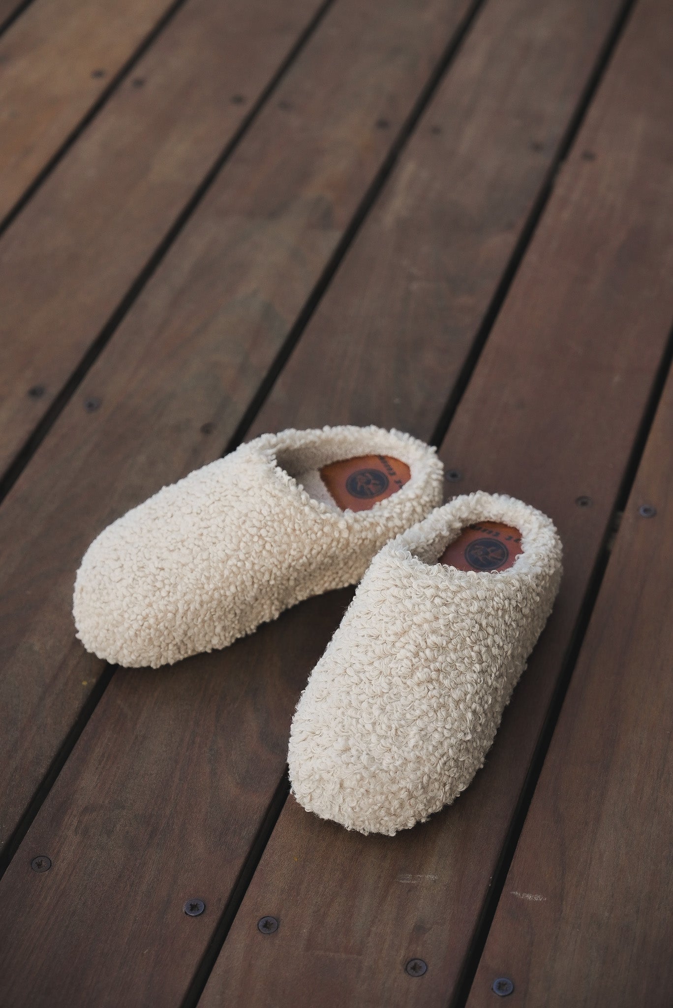 Dark Olive Green נעלי בית לנשים Beige Boucle HOT TUNA