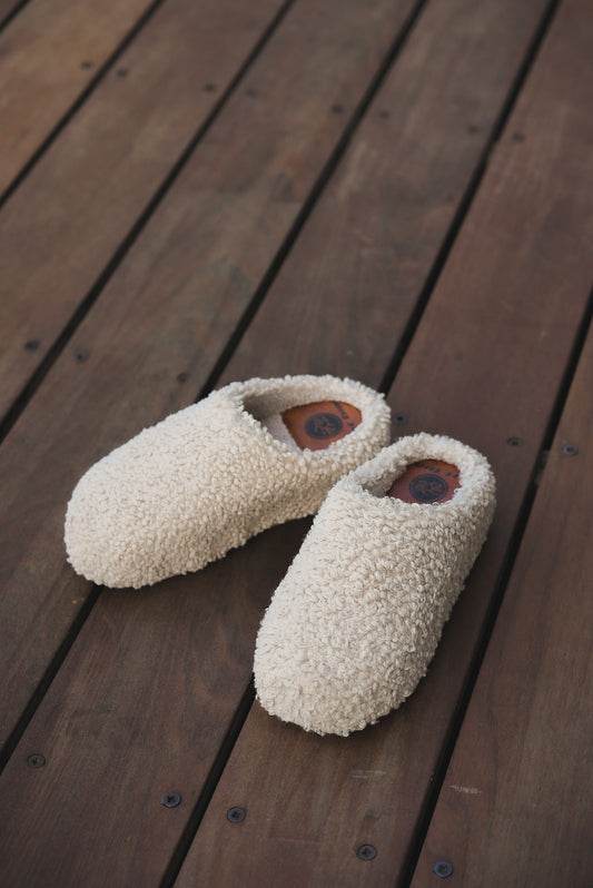 Dark Olive Green נעלי בית לנשים Beige Boucle HOT TUNA