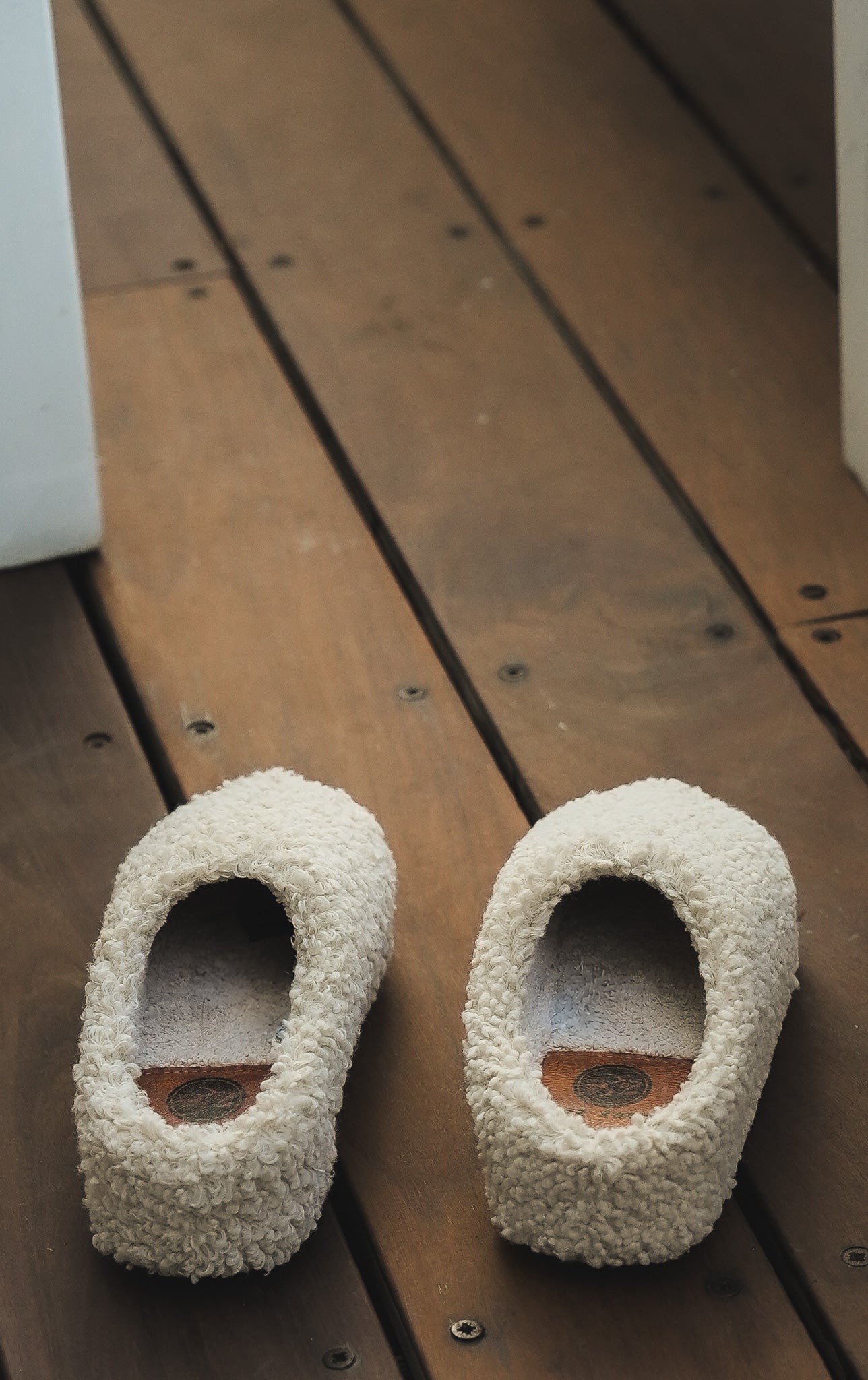 Dim Gray נעלי בית לנשים Beige Boucle HOT TUNA