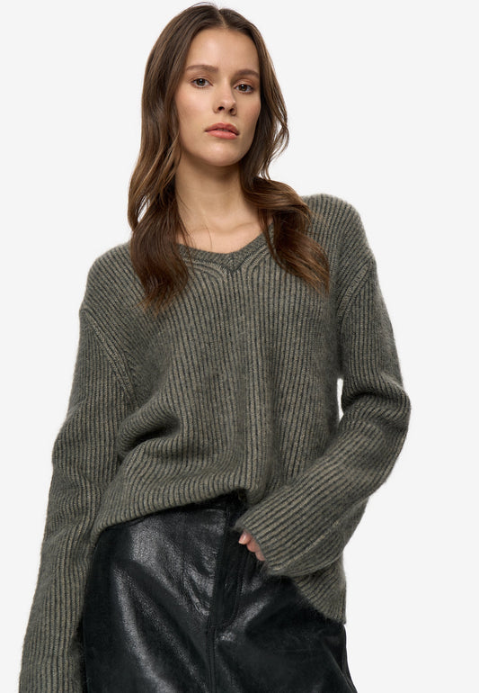 White Smoke GINA V-N JUMPER 4465 סוודר MINIMUM