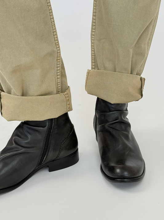 Gray מגפיים עם קפלים ורוכסן צידי Wex FLY LONDON