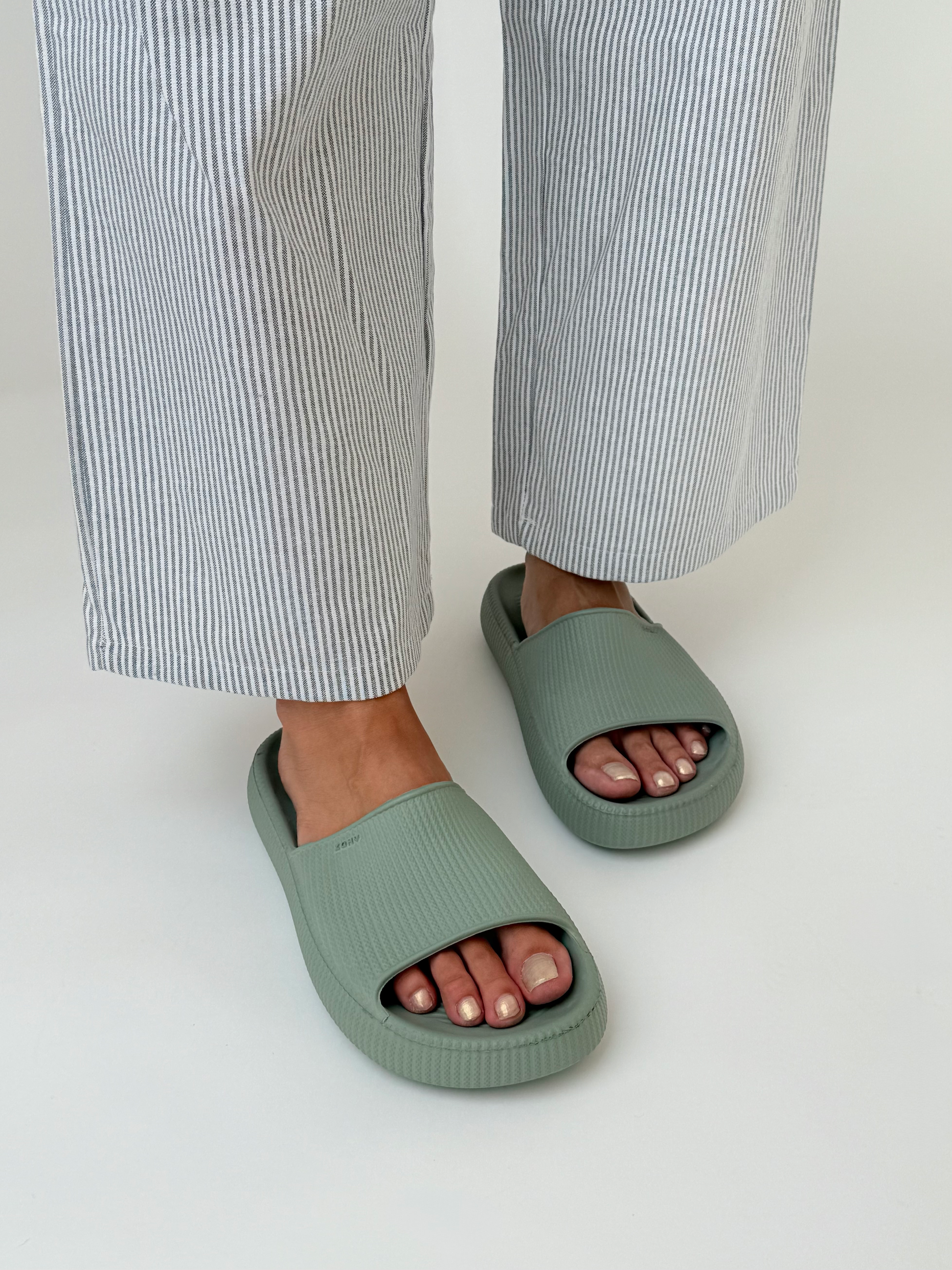 Light Gray כפכפים לנשים Leveza ZAXY