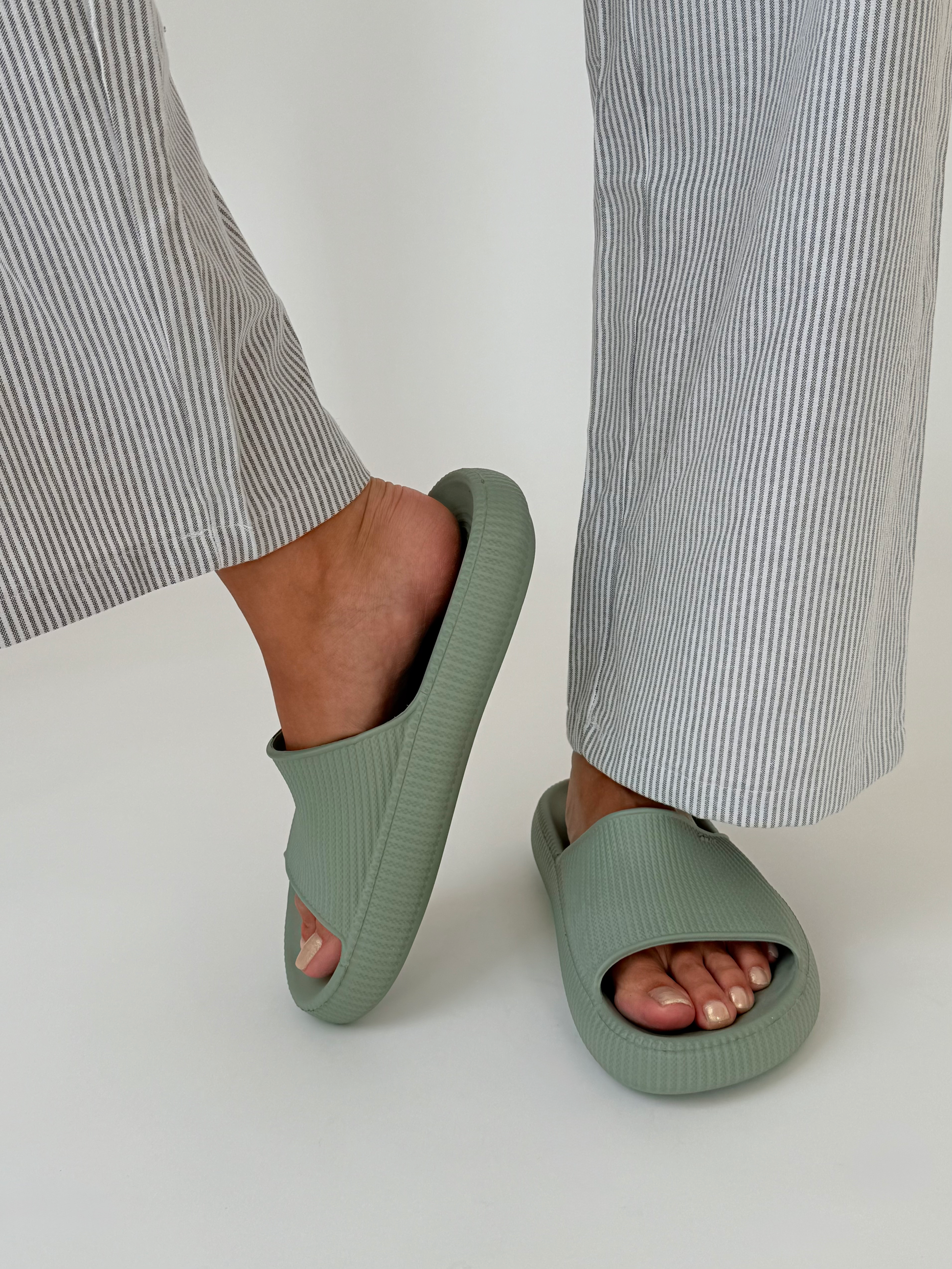 Gray כפכפים לנשים Leveza ZAXY