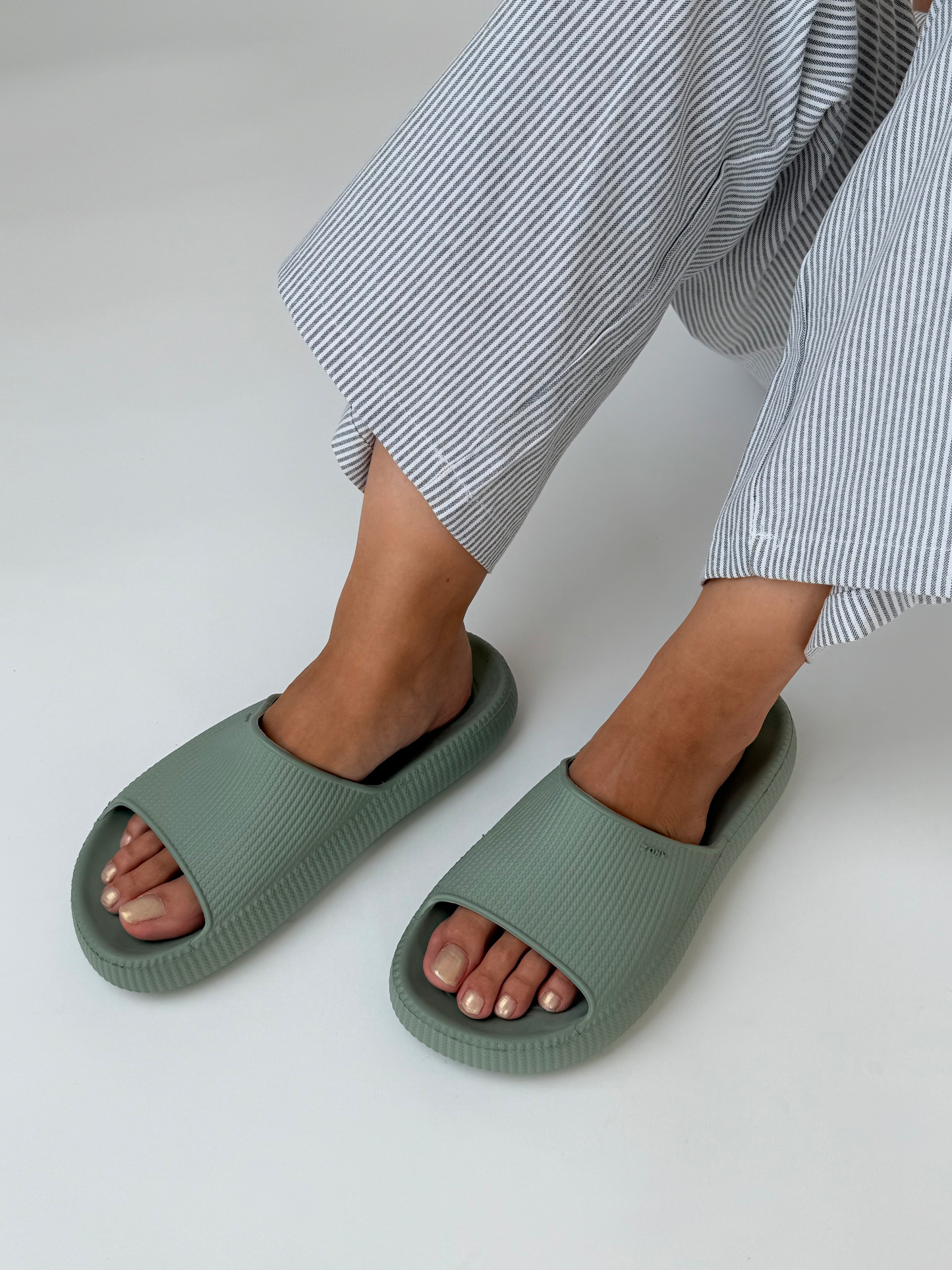 Gray כפכפים לנשים Leveza ZAXY