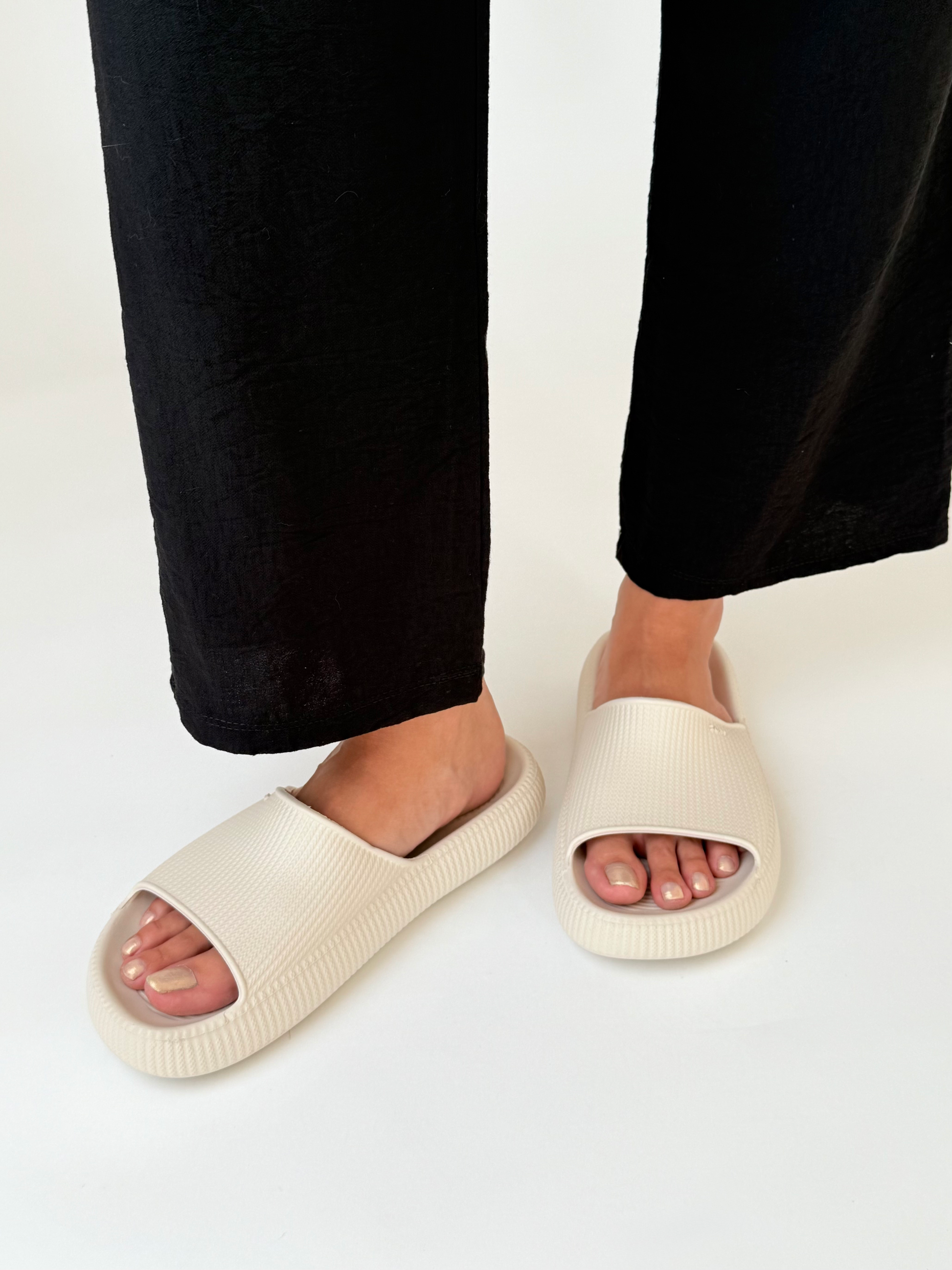 Antique White כפכפי סלייד לנשים Leveza ZAXY