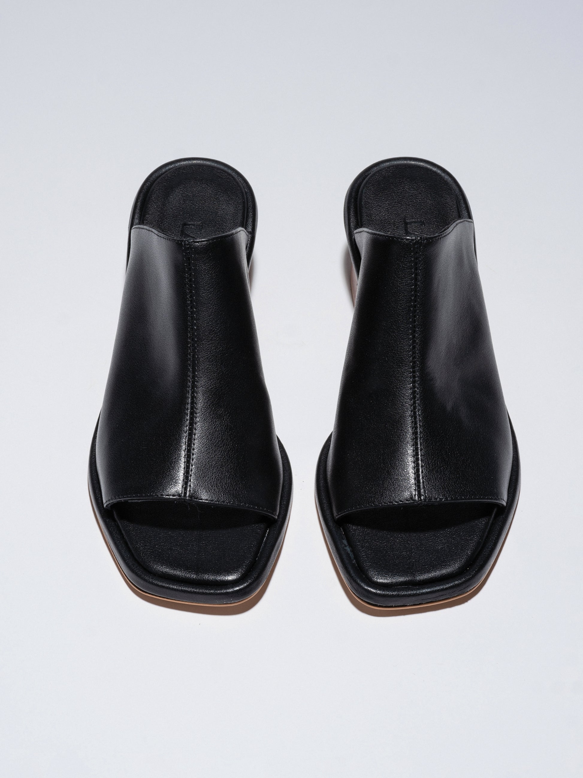Black נעלי עקב עור לנשים Terra Mules LAX