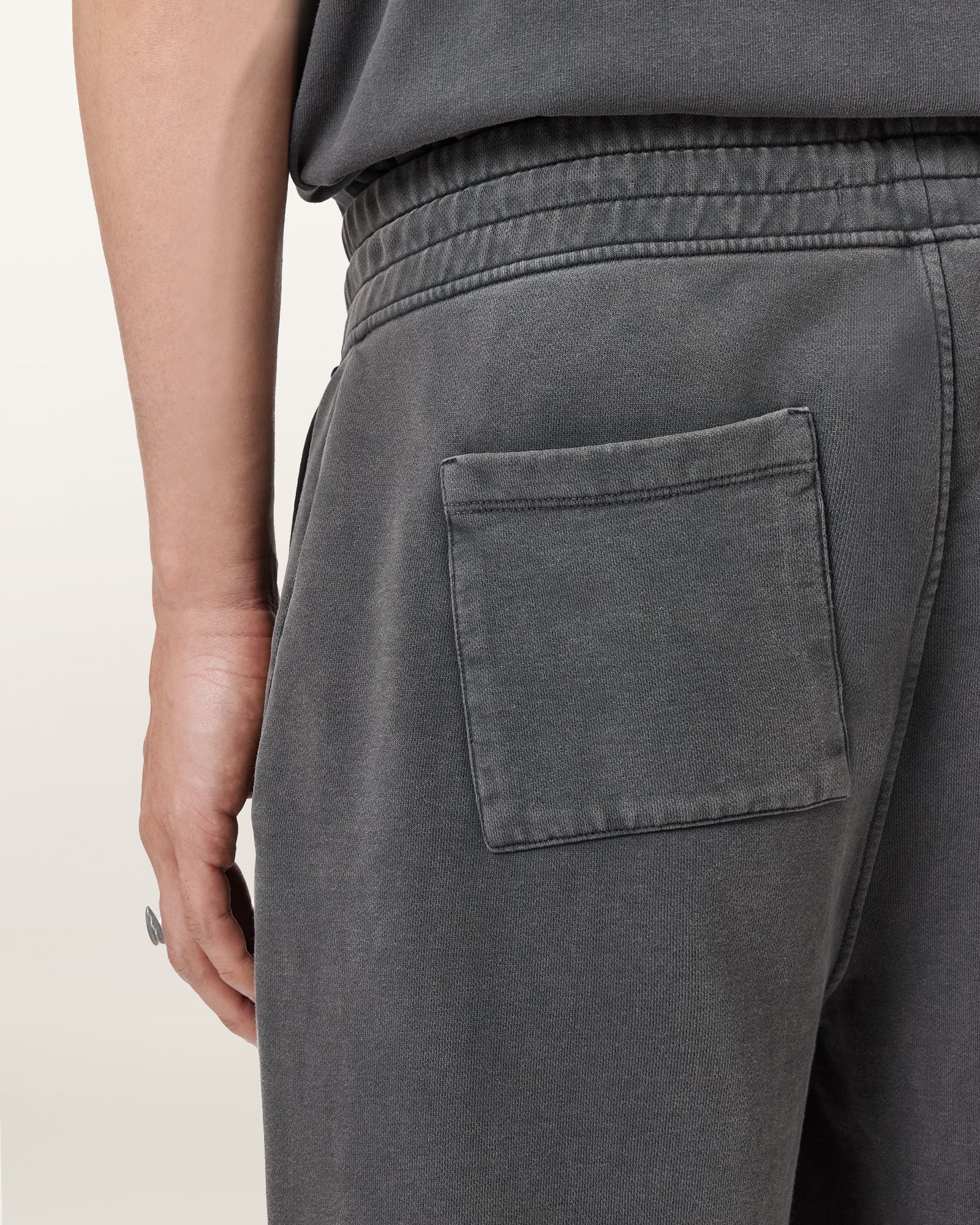 Dark Slate Gray מכנסי טרנינג לגברים Emblem Sweatpant ALLSAINTS