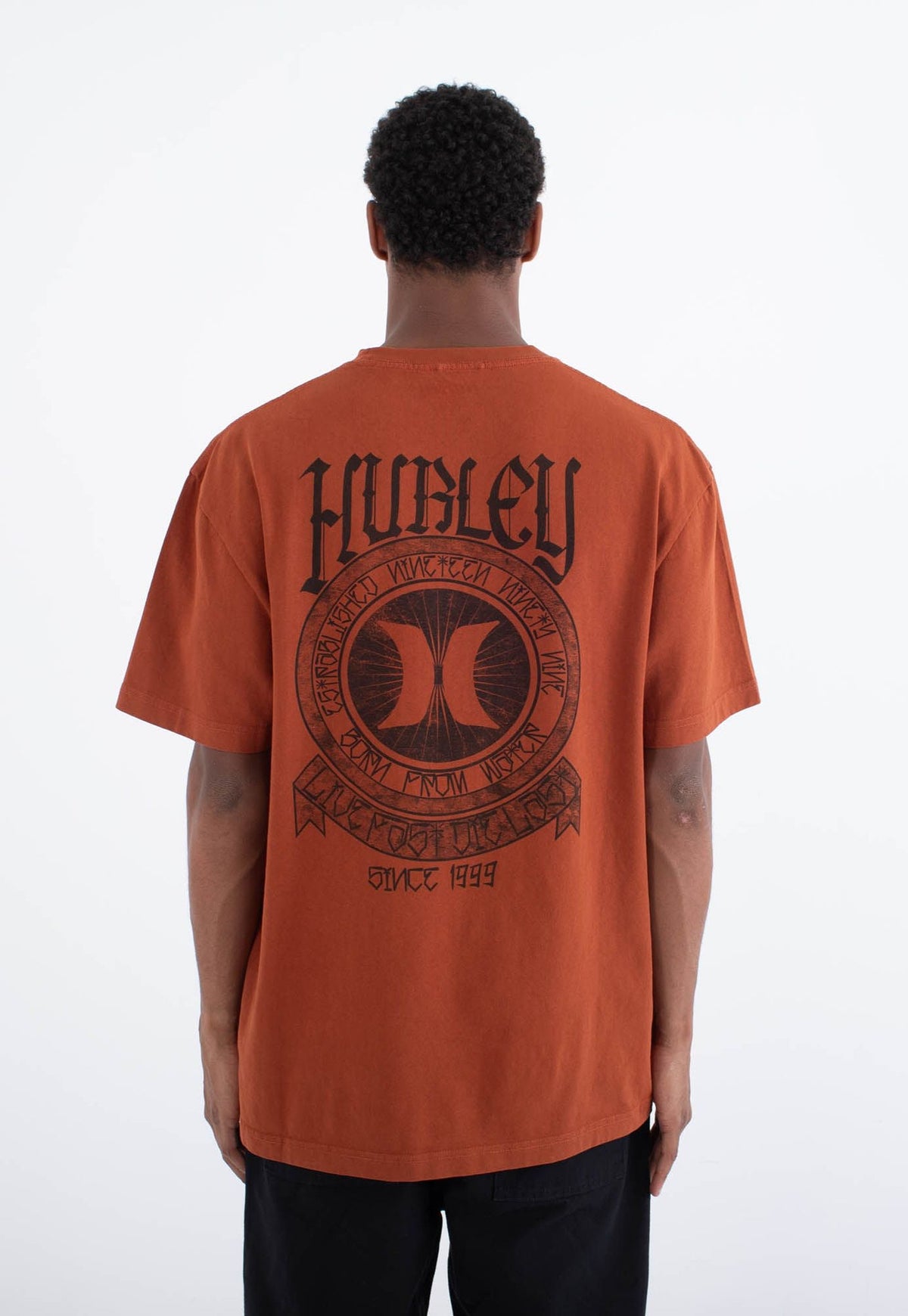 White Smoke טי שירט קצרה Built Live Fast לגברים HURLEY