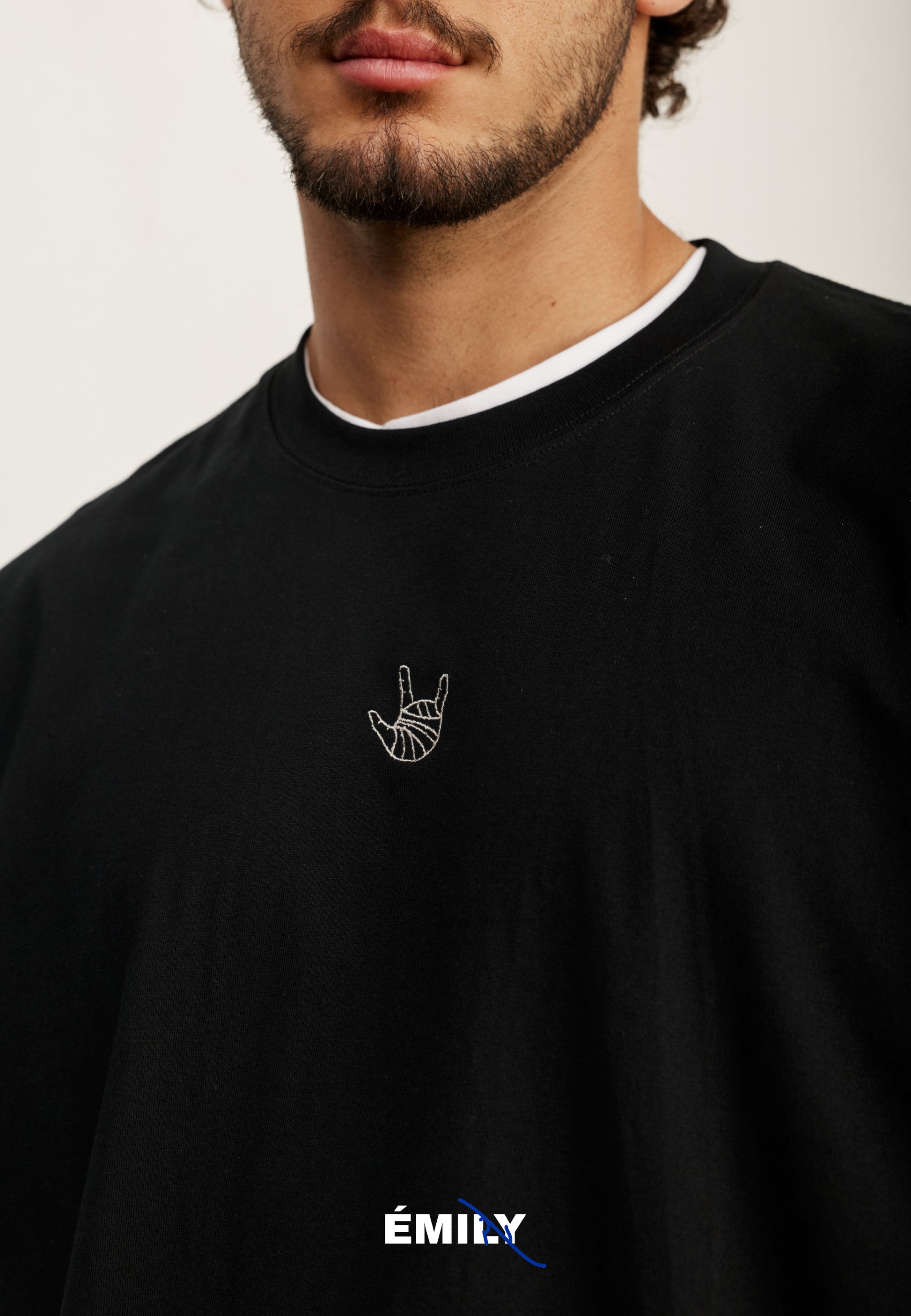 Black טי שירט קצרה LOUDER by Emily EMILY