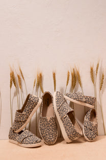Light Gray אספדריל בפרינט מנומר לנשים  Alpargata Plus TOMS
