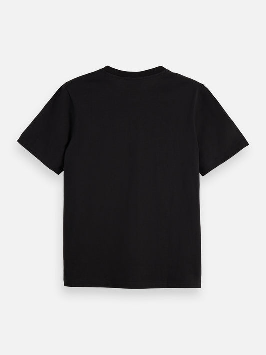 Black טי שירט קצרה לנשים Core Chest Artwork SCOTCH & SODA