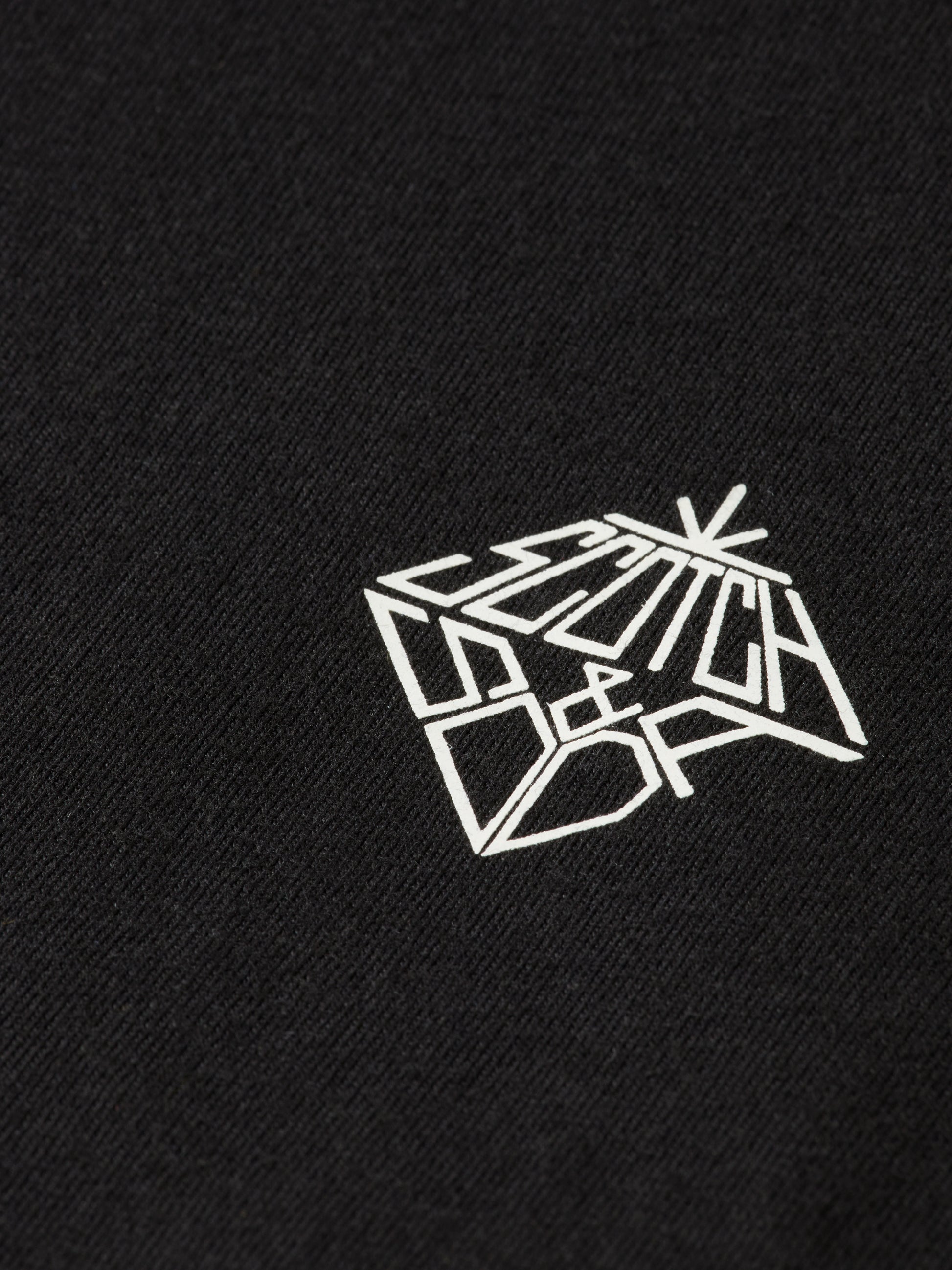 Black טי שירט קצרה לנשים Core Chest Artwork SCOTCH & SODA