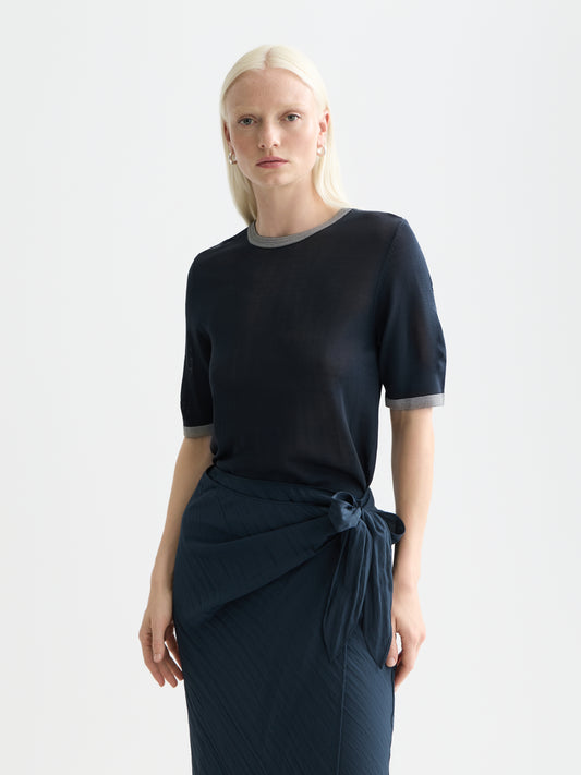 Black טי שירט סריג קצרה לנשים Stripe Trim Short SCOTCH & SODA