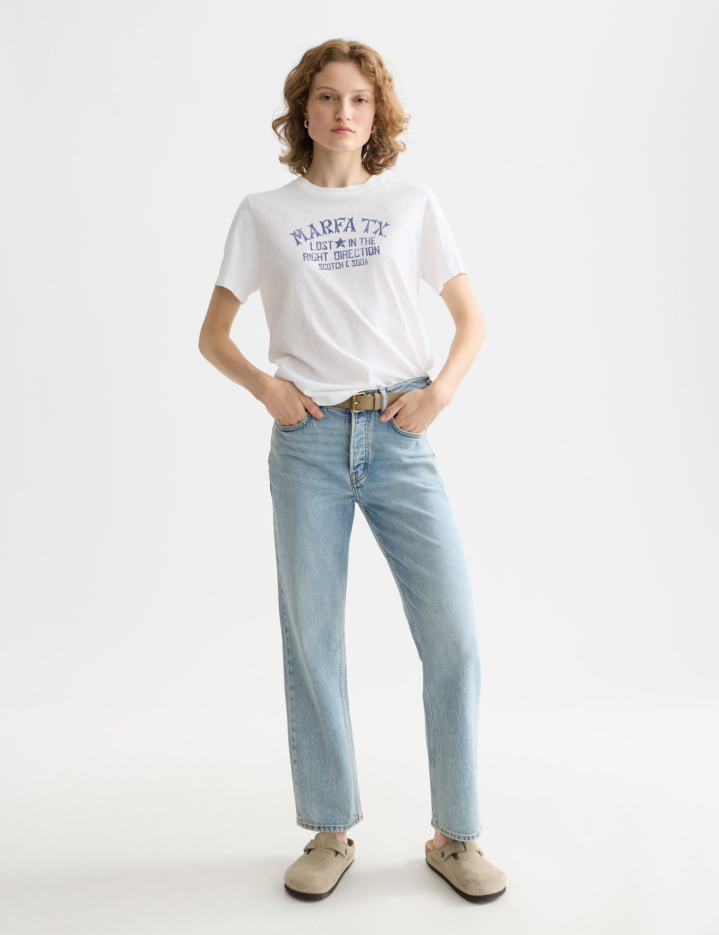 White Smoke טי שירט קצרה לנשים Graphic SCOTCH & SODA