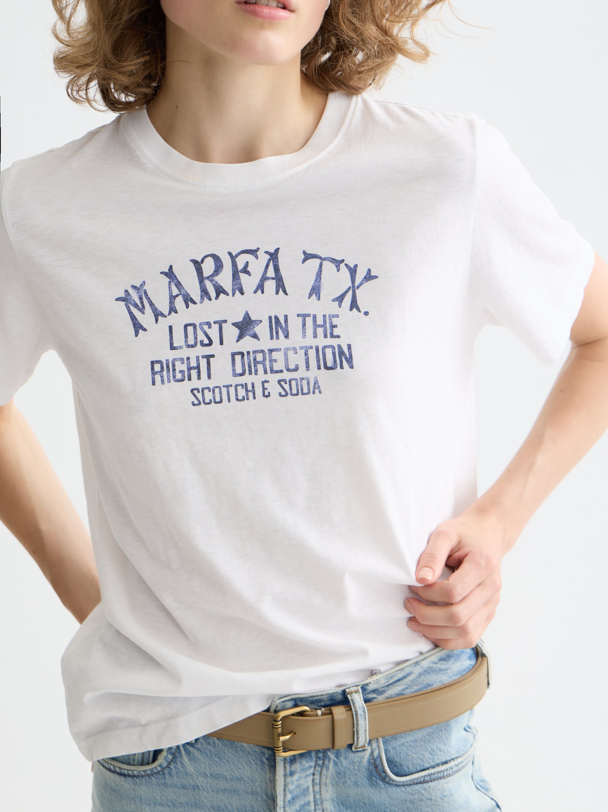 Lavender טי שירט קצרה לנשים Graphic SCOTCH & SODA