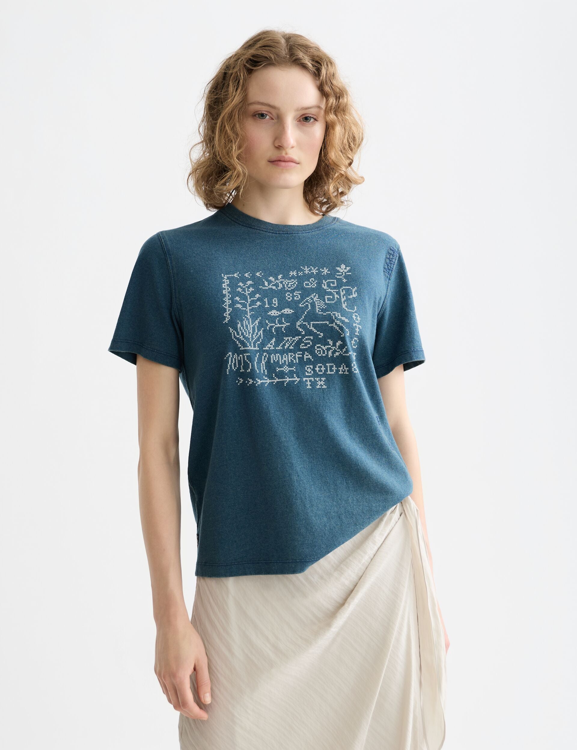 White Smoke טי שירט קצרה לנשים Indigo Graphic SCOTCH & SODA