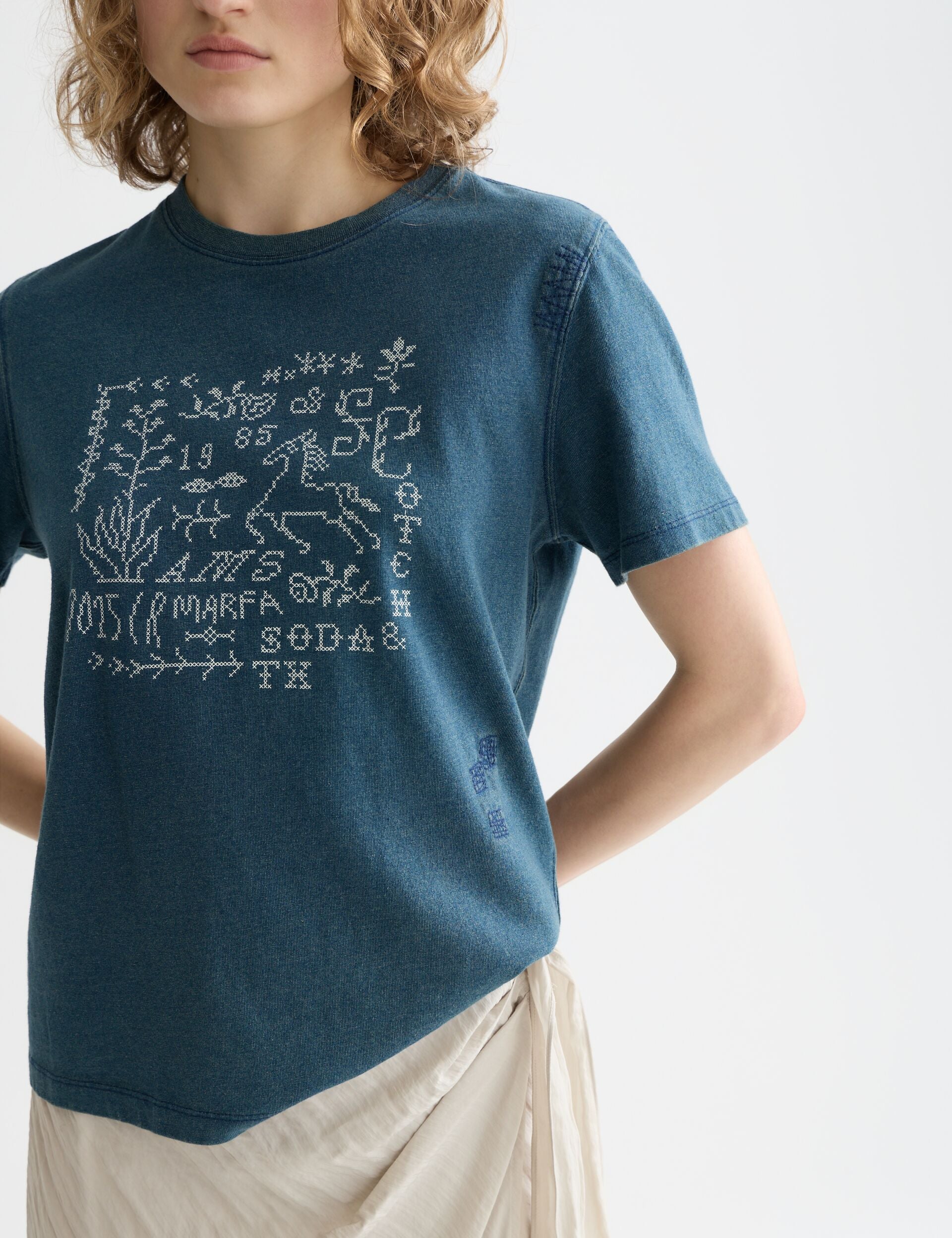 Lavender טי שירט קצרה לנשים Indigo Graphic SCOTCH & SODA