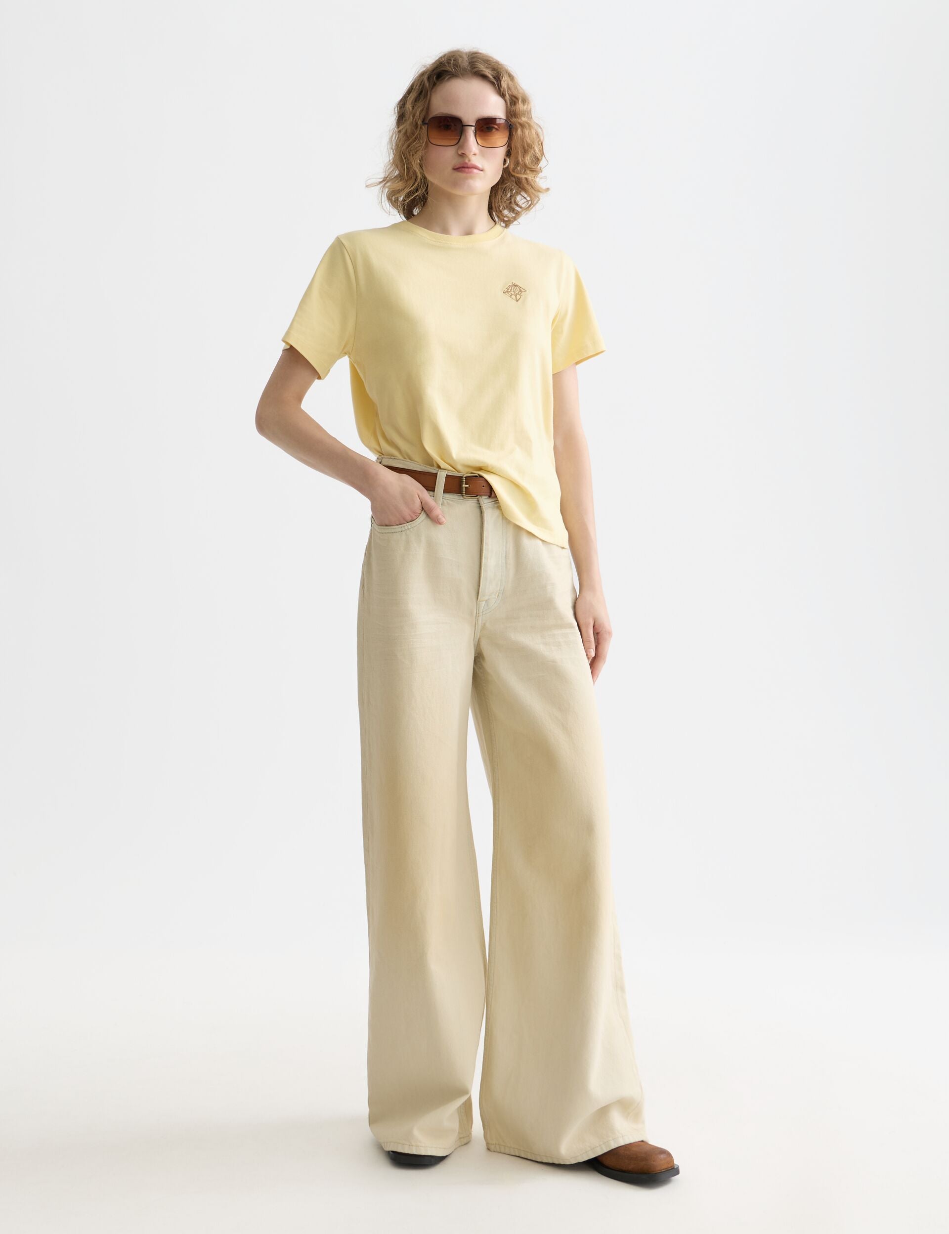 Seashell טי שירט קצרה לנשים Regular Fit עם הדפס קטן בחזה SCOTCH & SODA