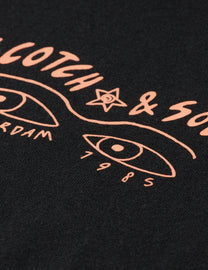 Black טי שירט קצרה לנשים Small Chest Artwork SCOTCH & SODA