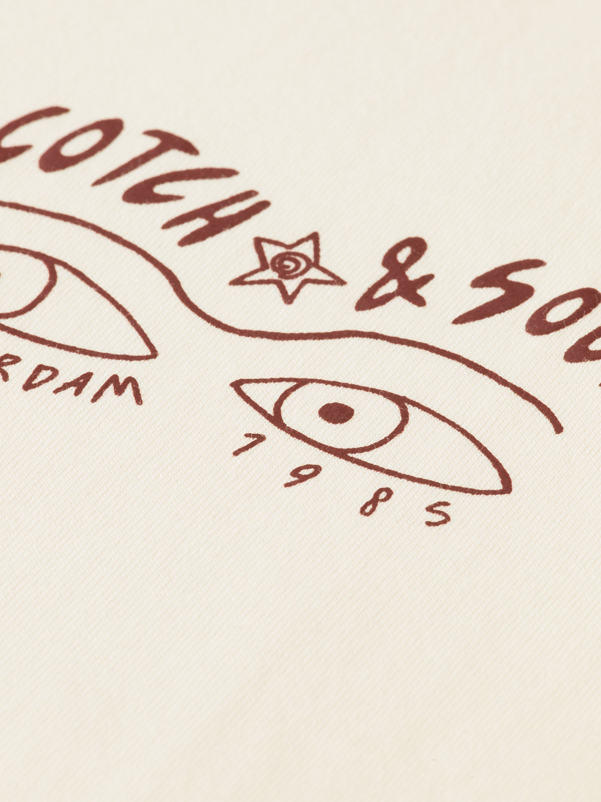 Antique White טי שירט קצרה לנשים Small Chest Artwork SCOTCH & SODA