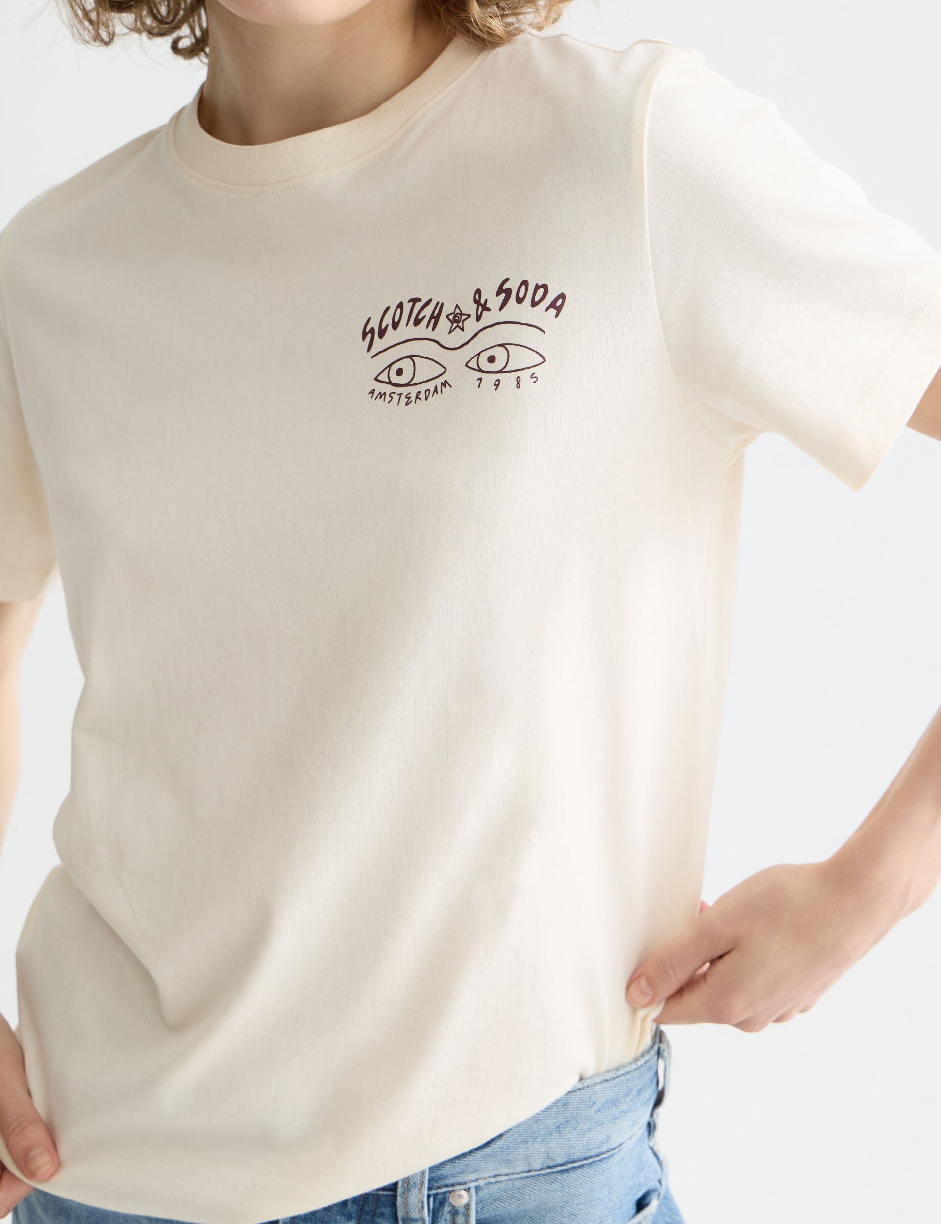 Gray טי שירט קצרה לנשים Small Chest Artwork SCOTCH & SODA