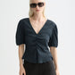 Black חולצה קצרה לנשים Structured V-Neck SCOTCH & SODA