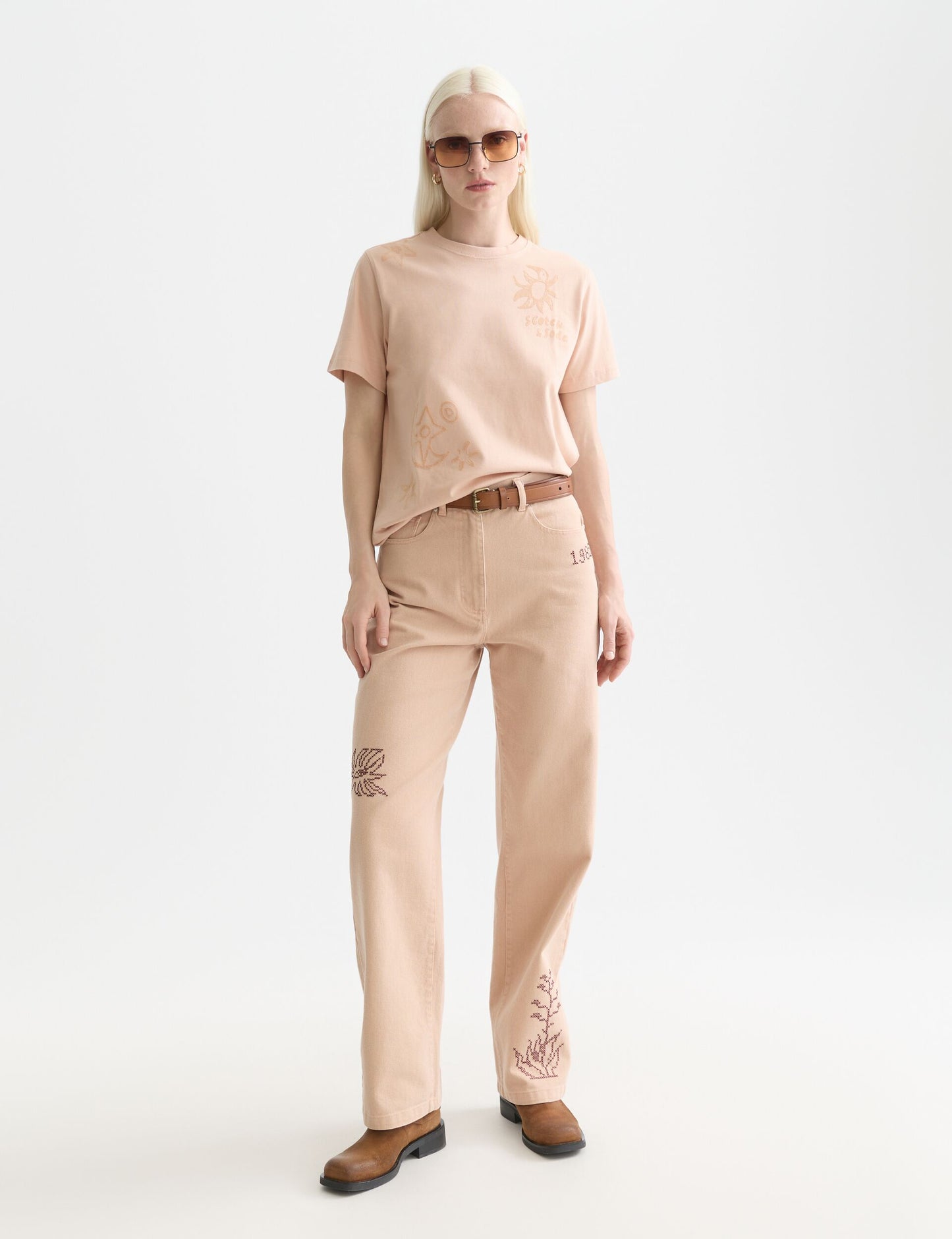 Misty Rose טי שירט קצרה לנשים T-Shirt With Flock Print SCOTCH & SODA