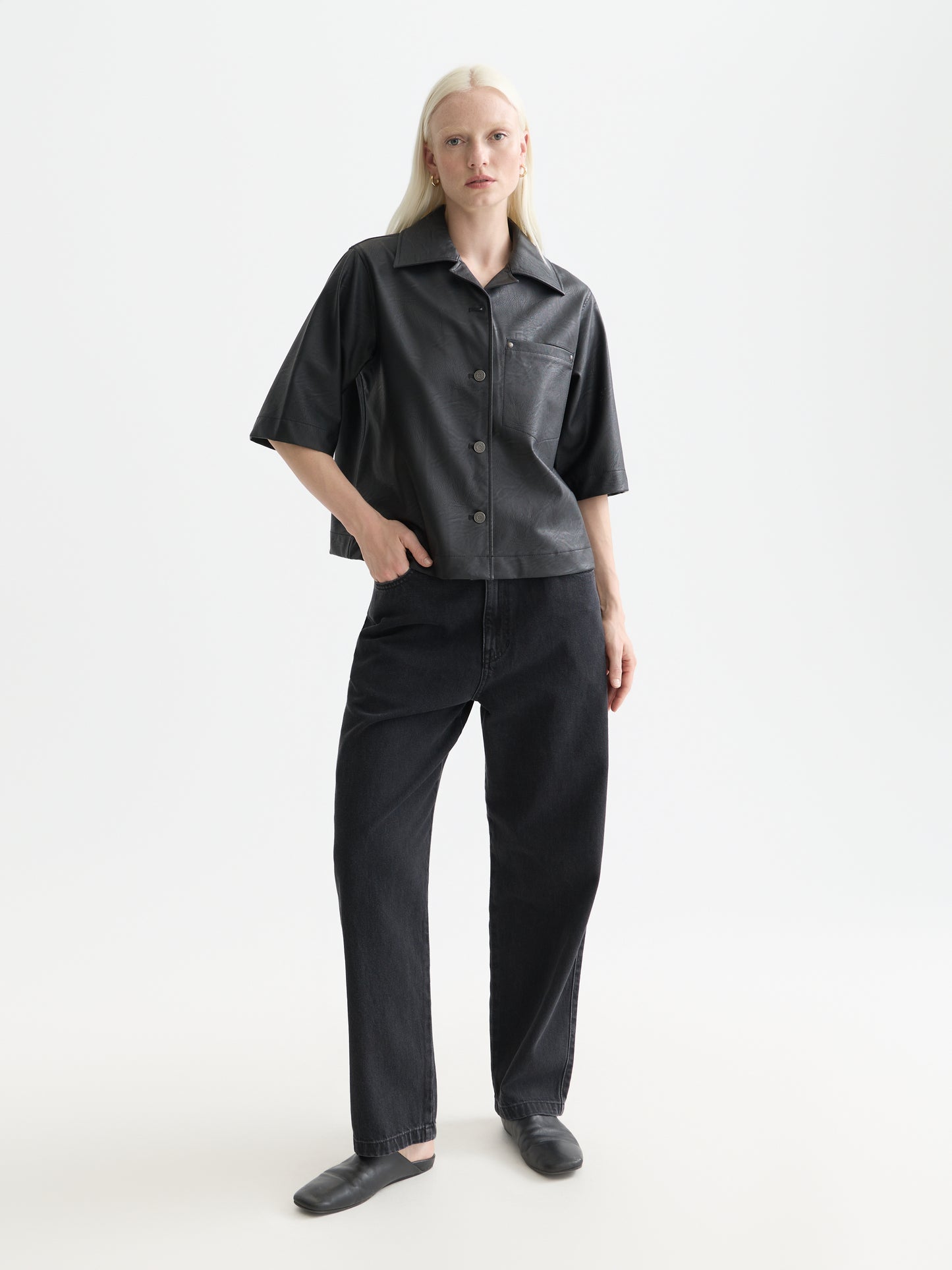 White Smoke חולצה מכופתרת דמוי עור קצרה לנשים A-Line SCOTCH & SODA