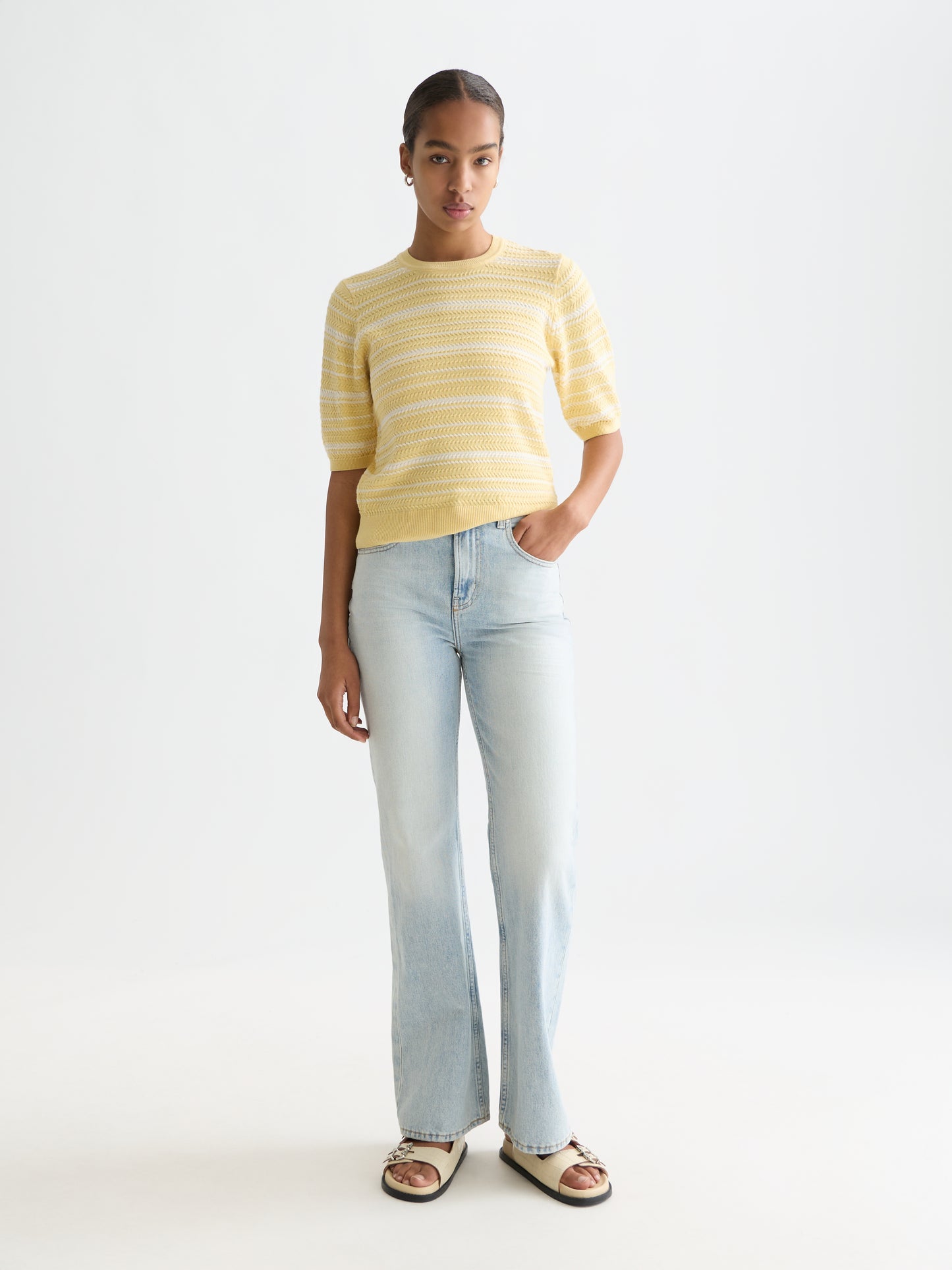 White Smoke טי־שירט סריג פסים טקסטורלית לנשים Textured Stripe SCOTCH & SODA